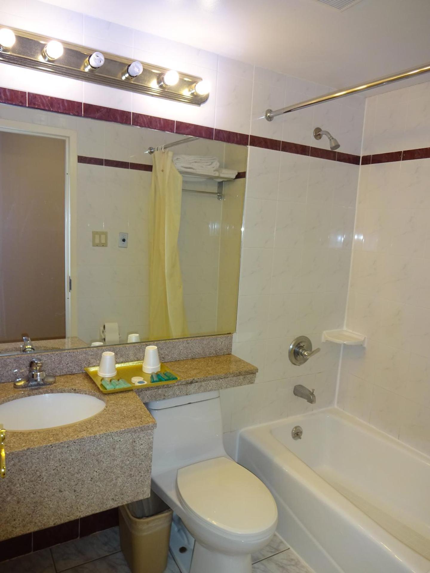 Flushing Hotel - Photo 23