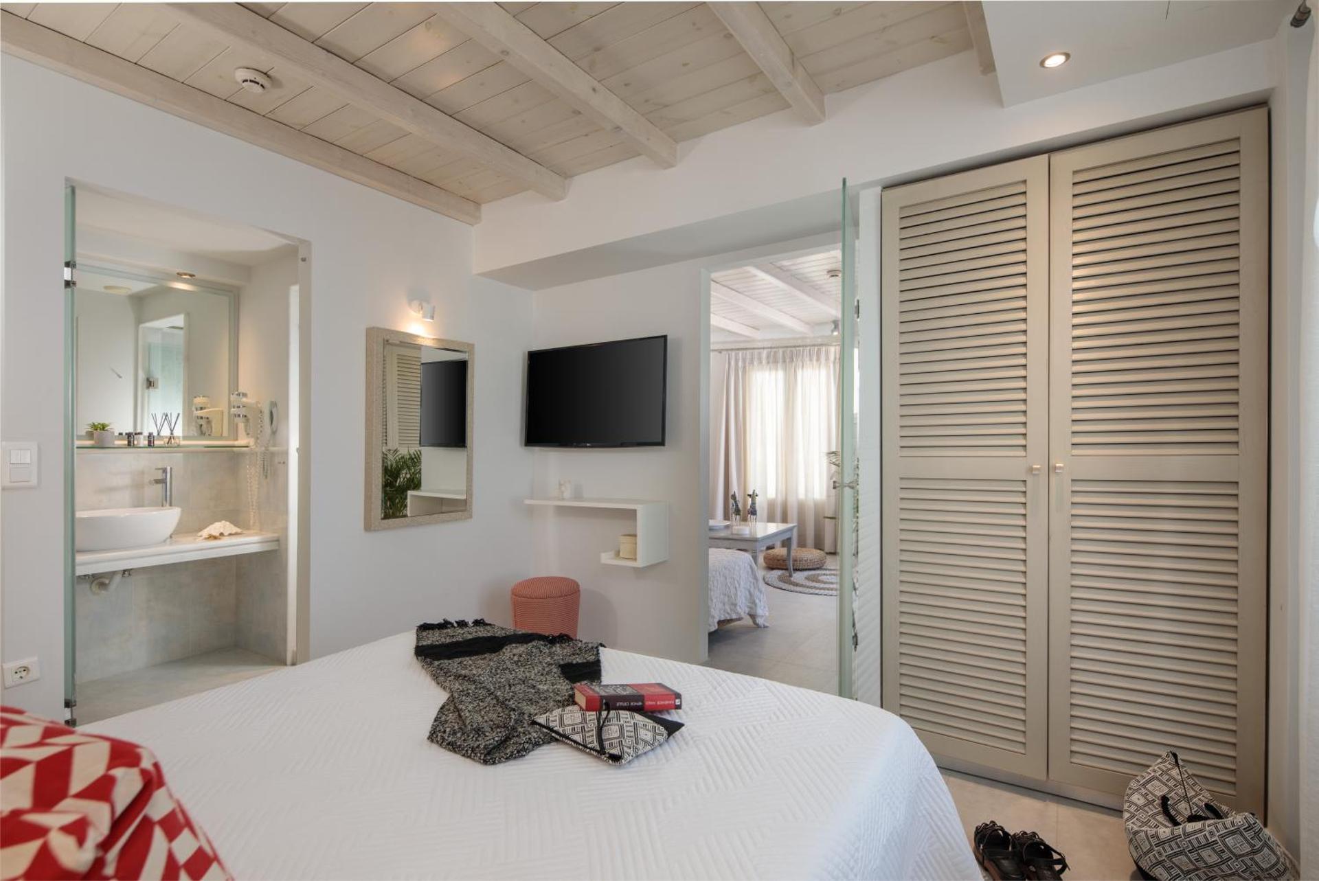 Iria Beach Art Hotel - Photo 72