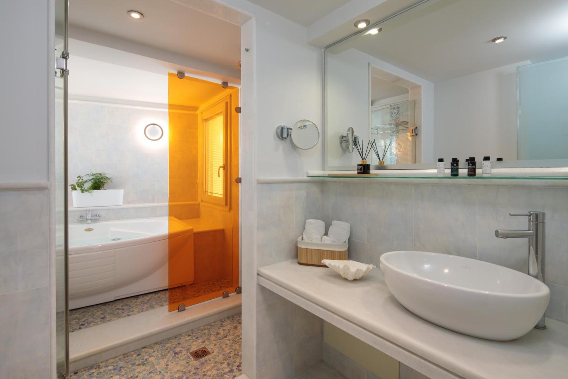 Iria Beach Art Hotel - Photo 91