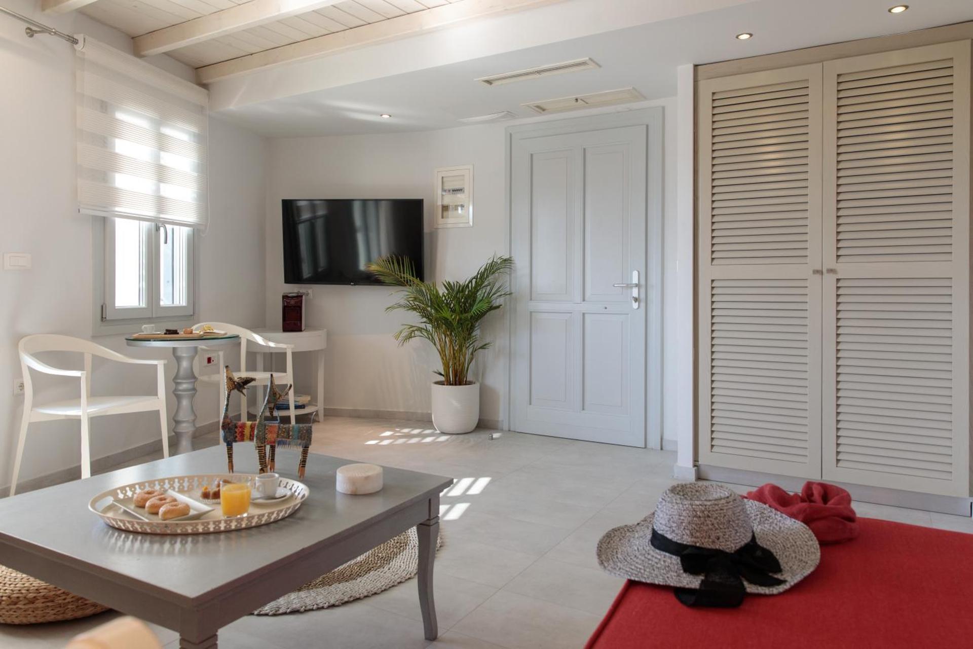 Iria Beach Art Hotel - Photo 71