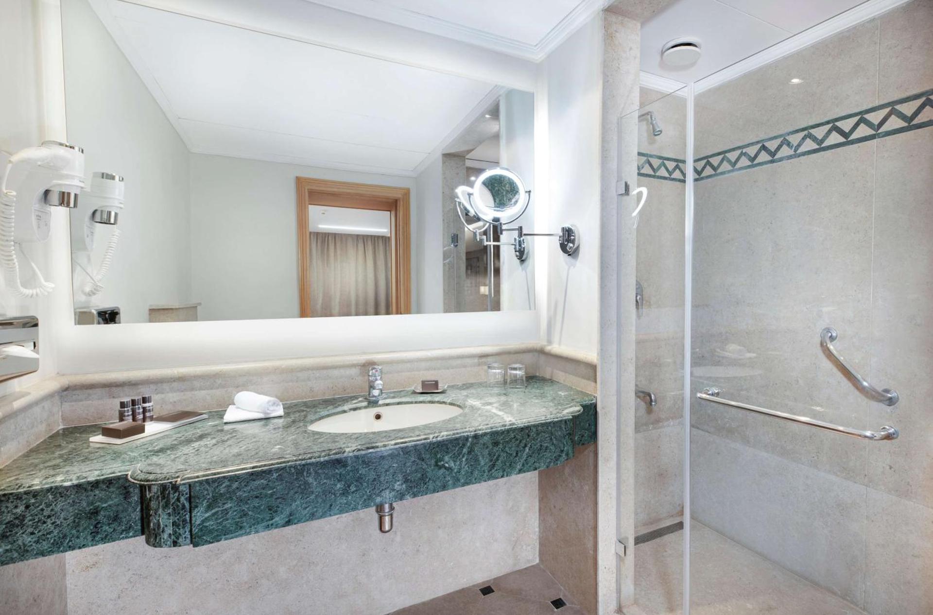 Executive Room Side Nile View