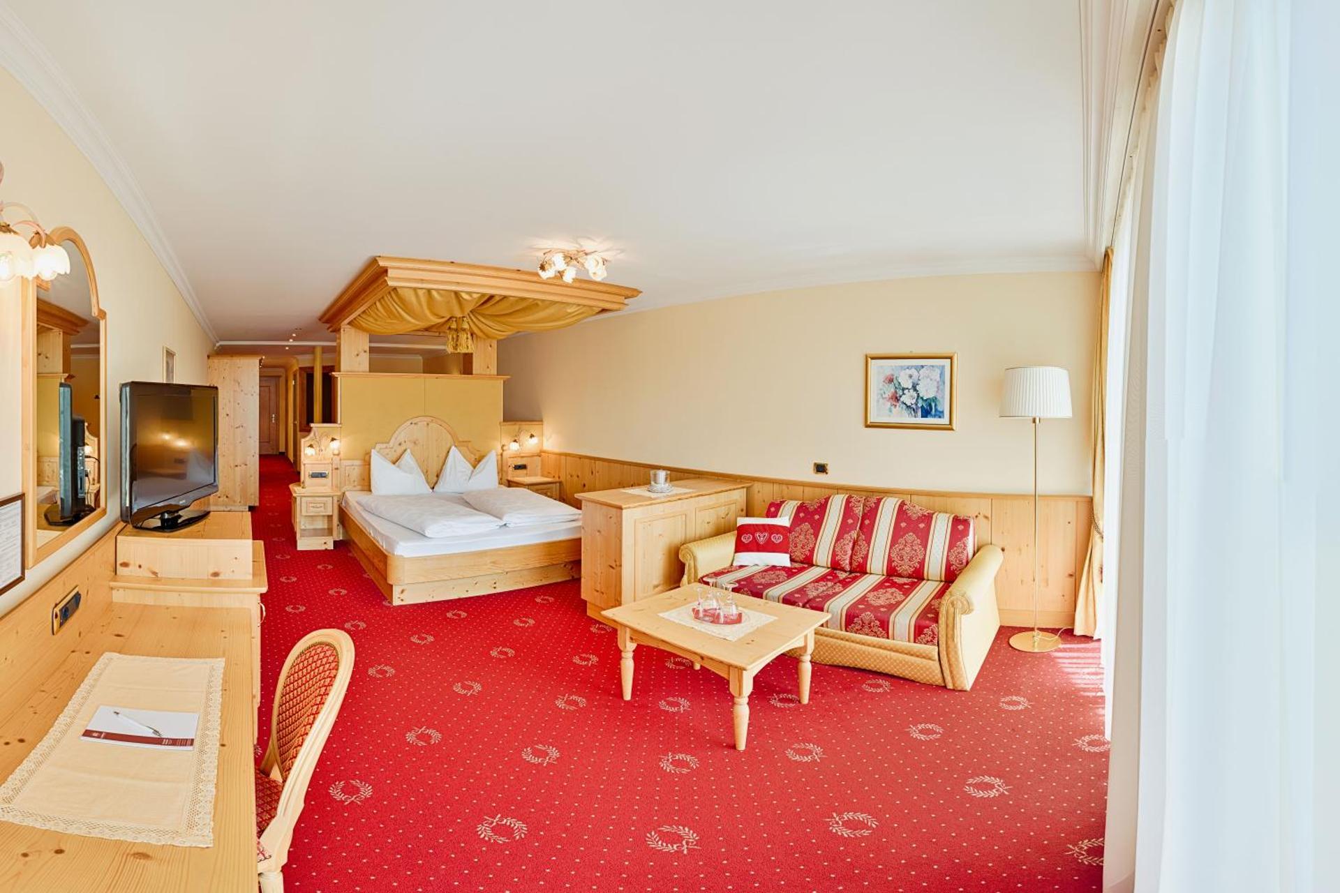 Suite with Balcony and Mountain View