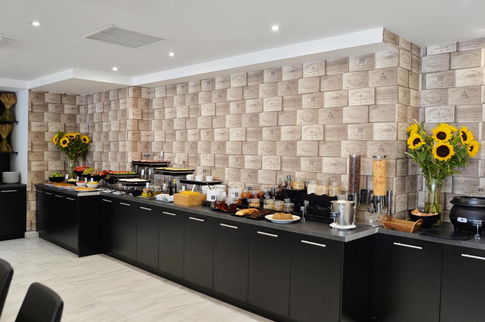 Athenaeum Grand Hotel - Photo 23