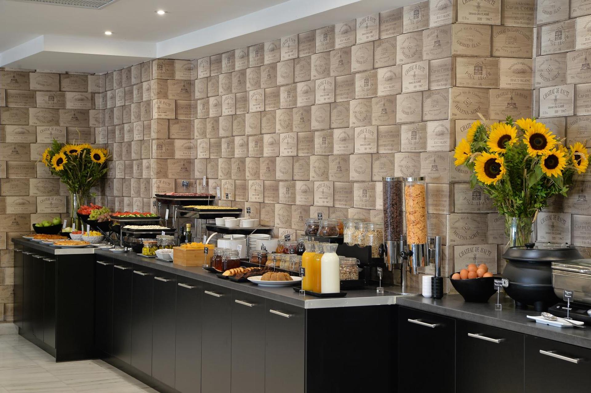 Athenaeum Grand Hotel - Photo 37