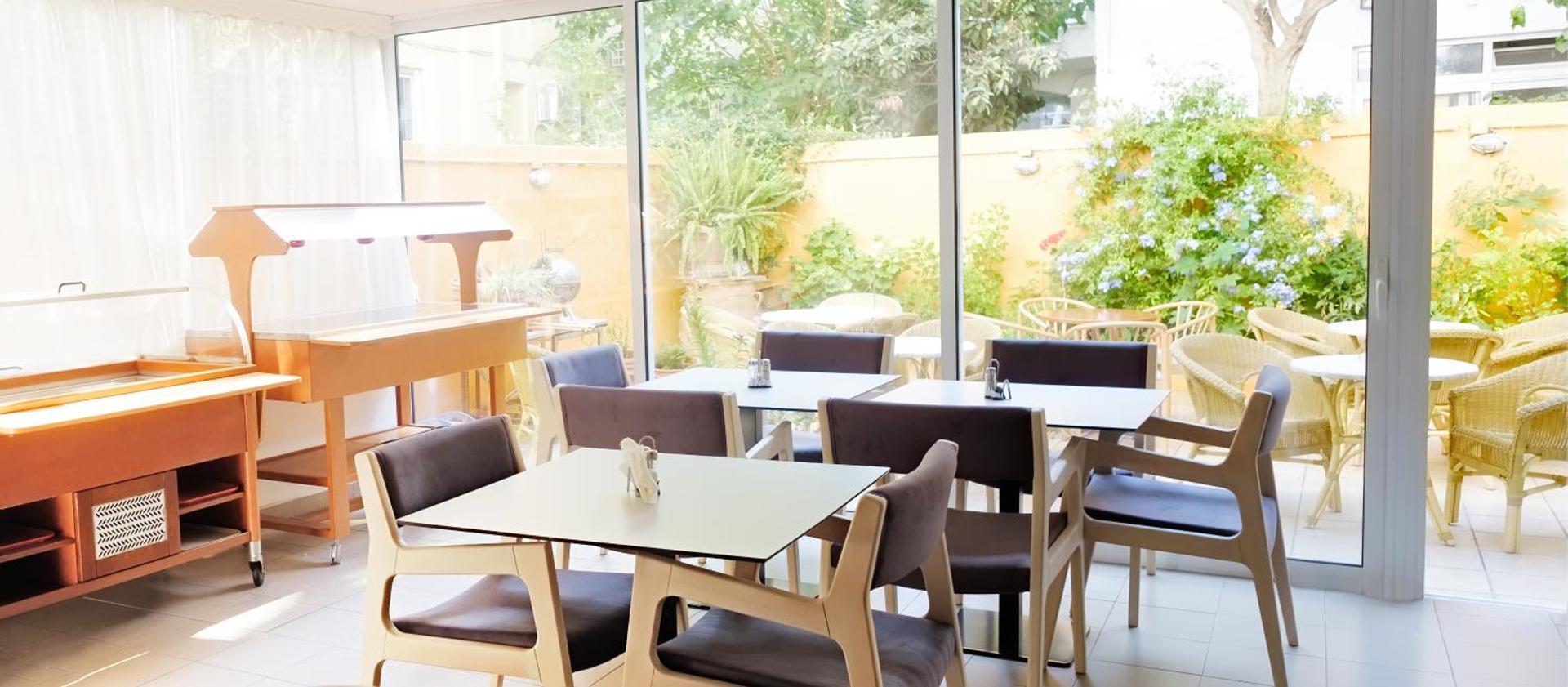 Savoy City Hotel - Photo 15