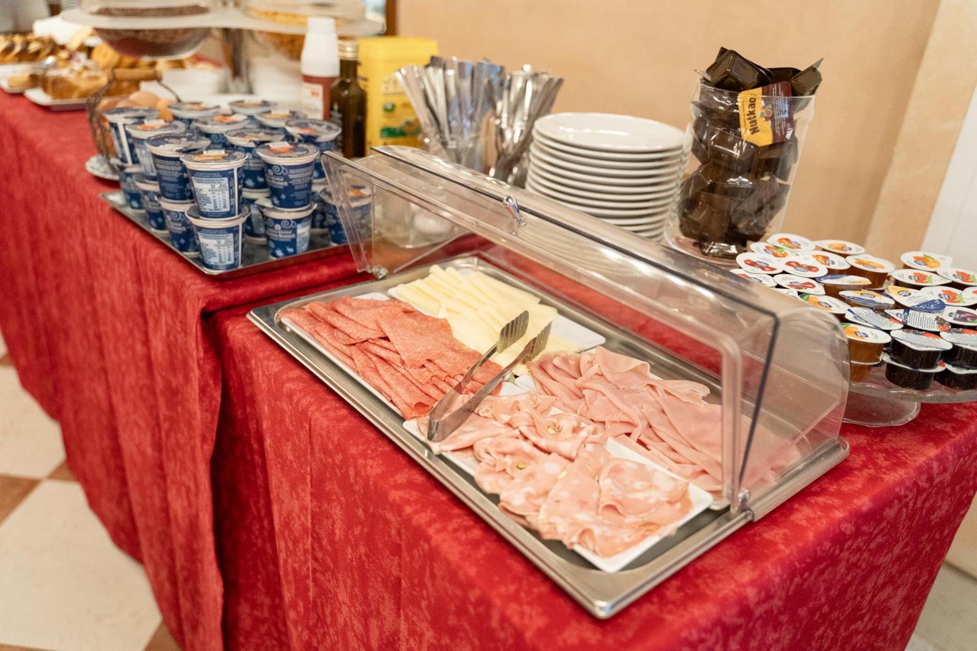 Hotel Tivoli - Photo 11