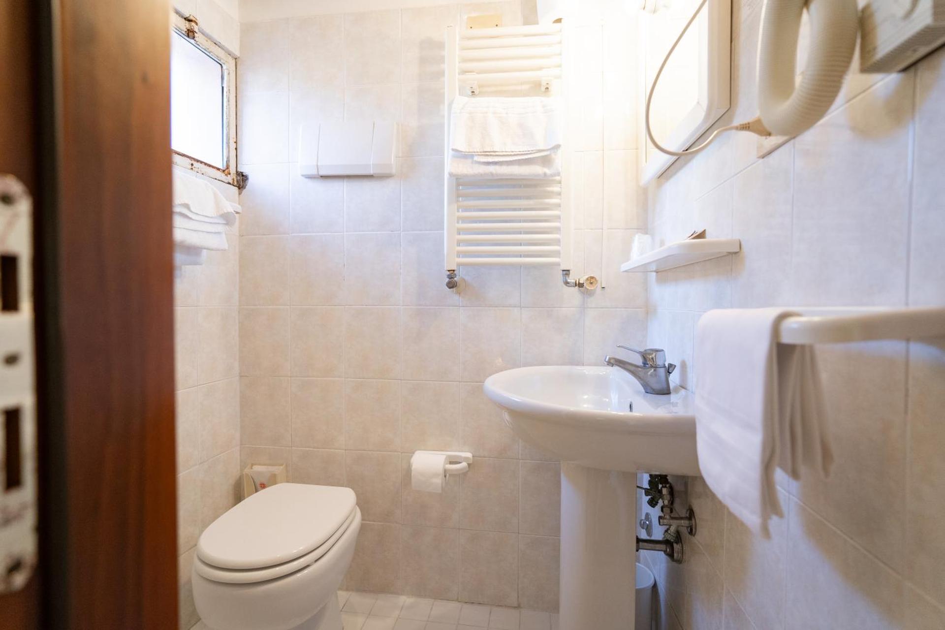 Hotel Tivoli - Photo 19