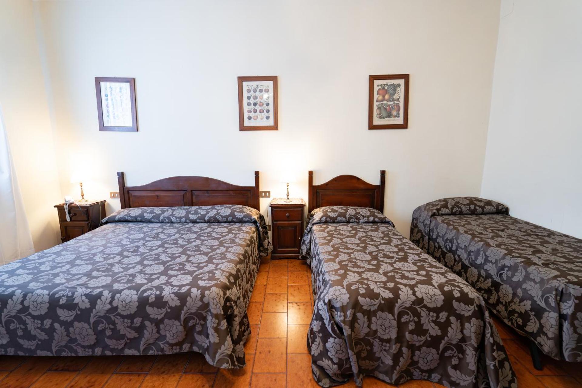 Hotel Tivoli - Photo 32