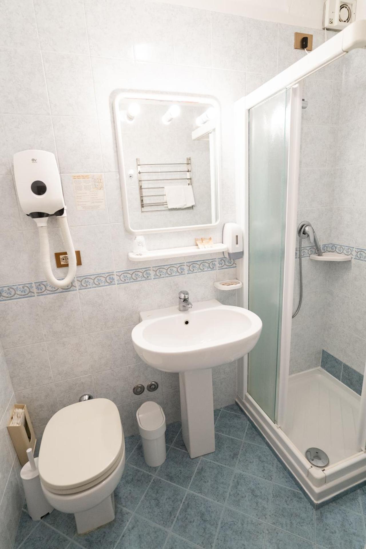 Hotel Tivoli - Photo 61