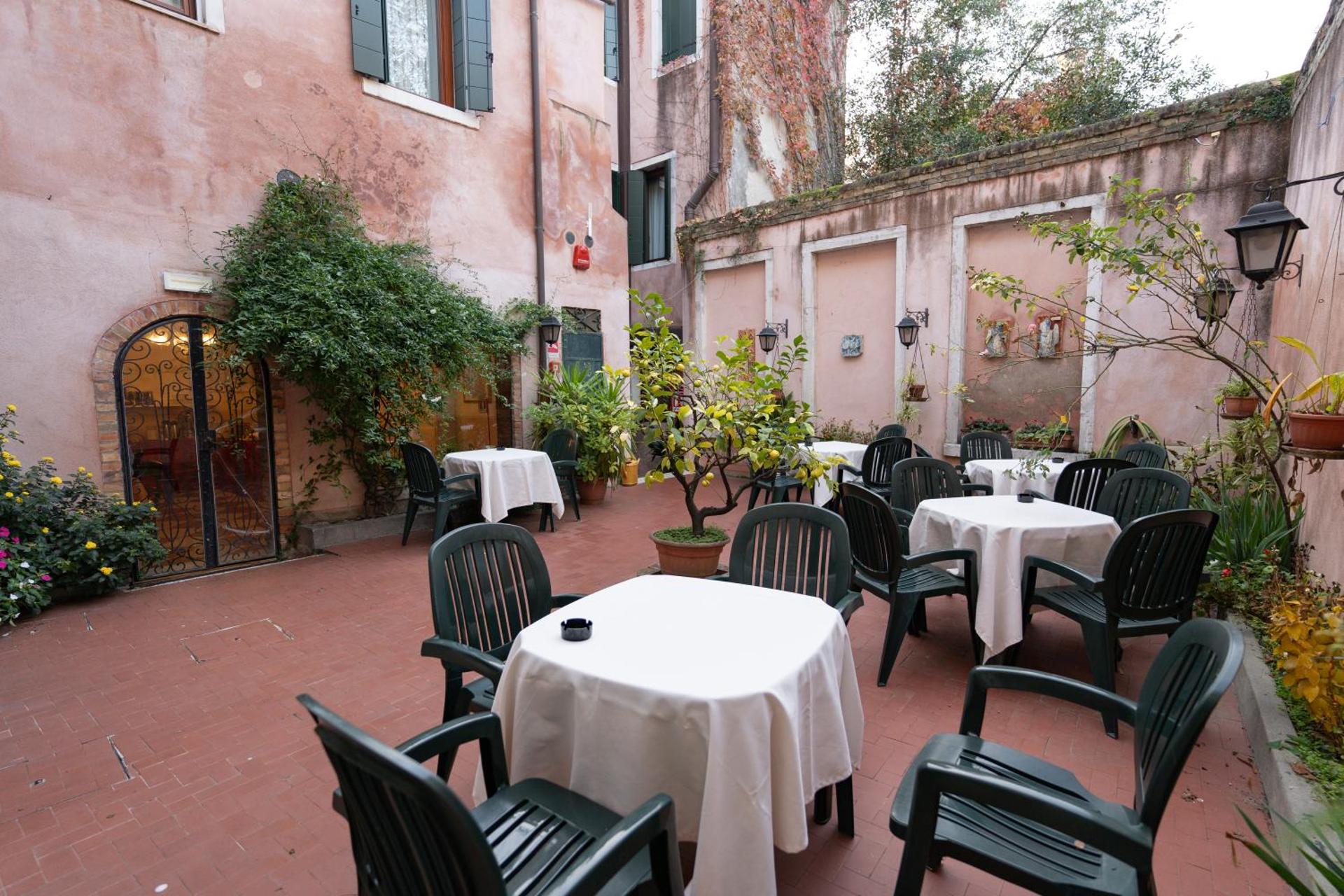 Hotel Tivoli - Photo 7