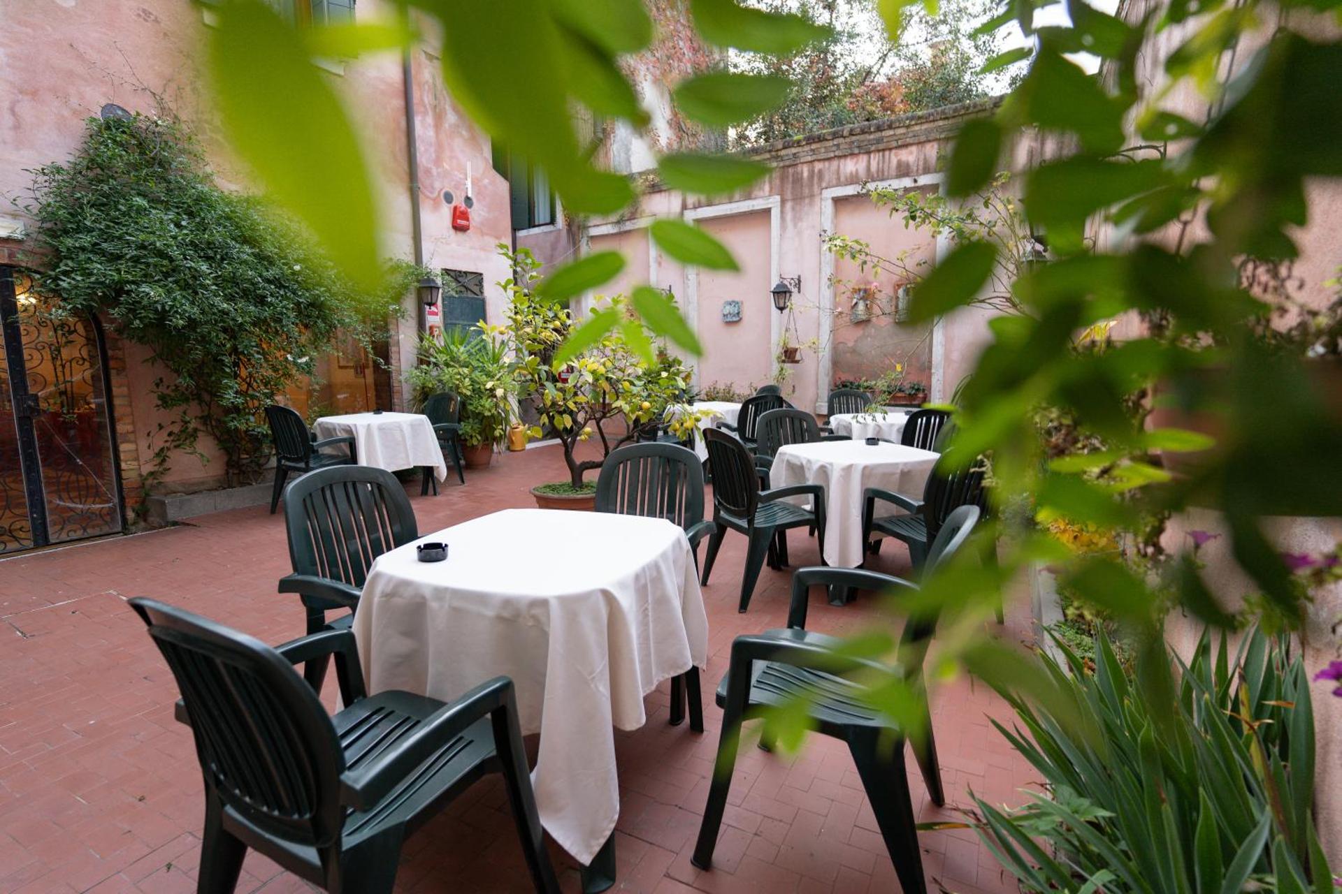 Hotel Tivoli - Photo 8