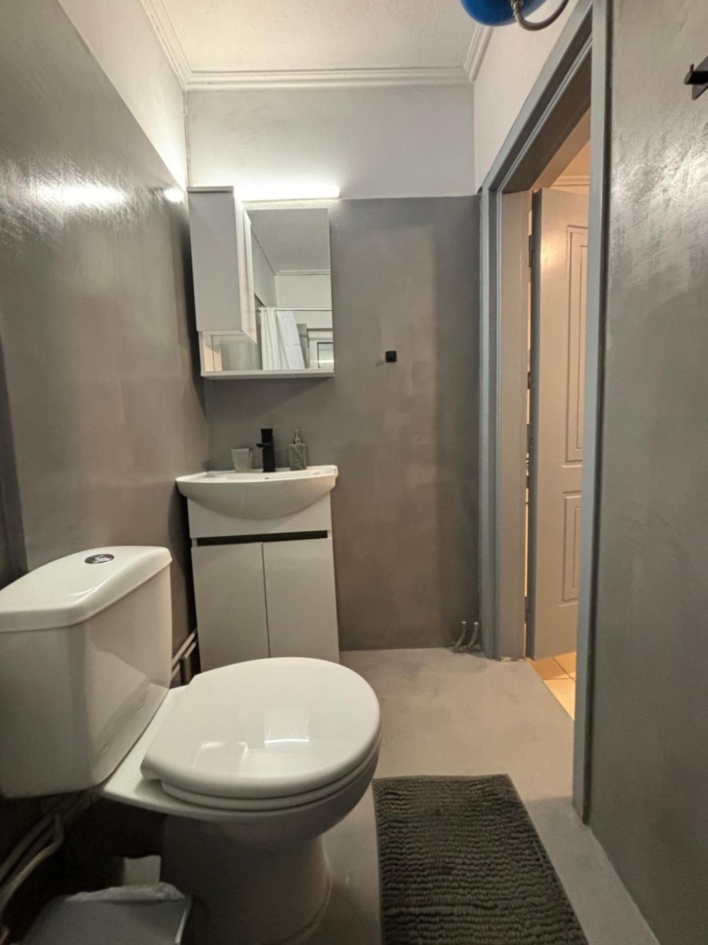 Jacuzzi studio close to athens airport!! - Photo 21