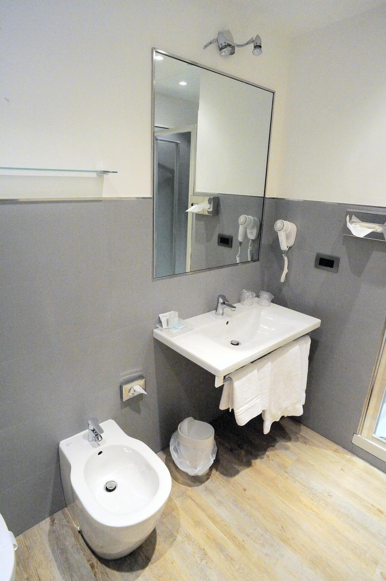 Hotel Astoria - Photo 3