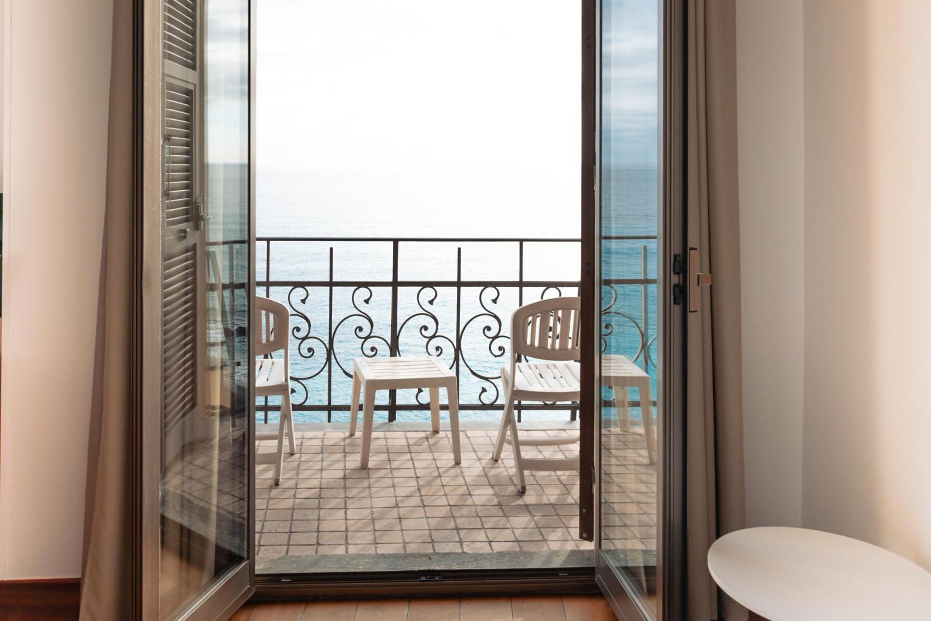 Double or Twin Room with Sea View