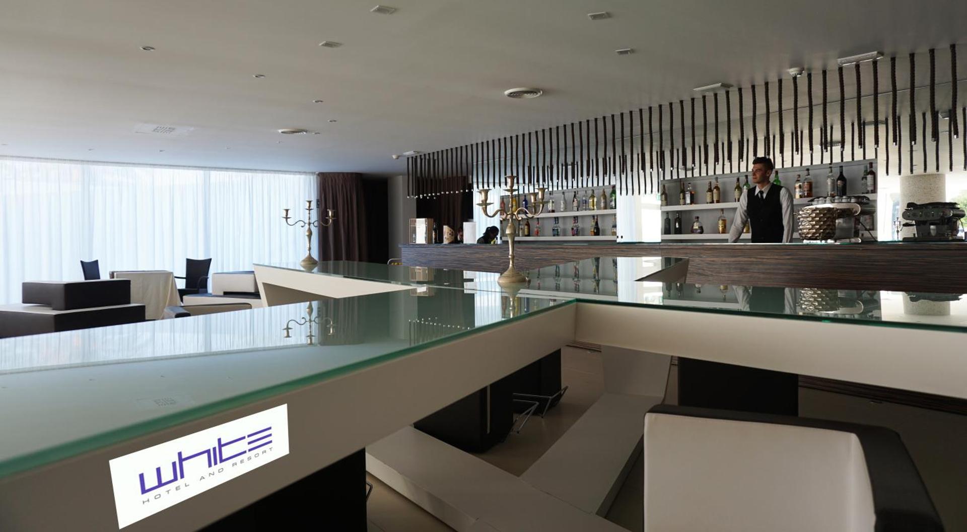 White Hotel - Photo 16