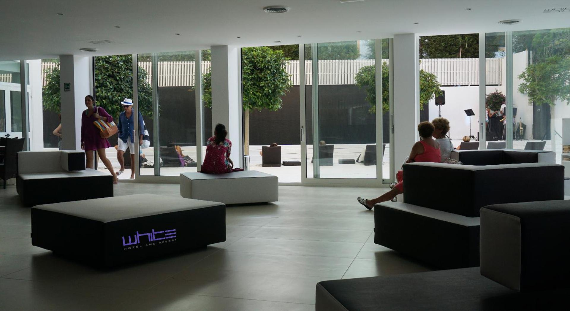 White Hotel - Photo 77