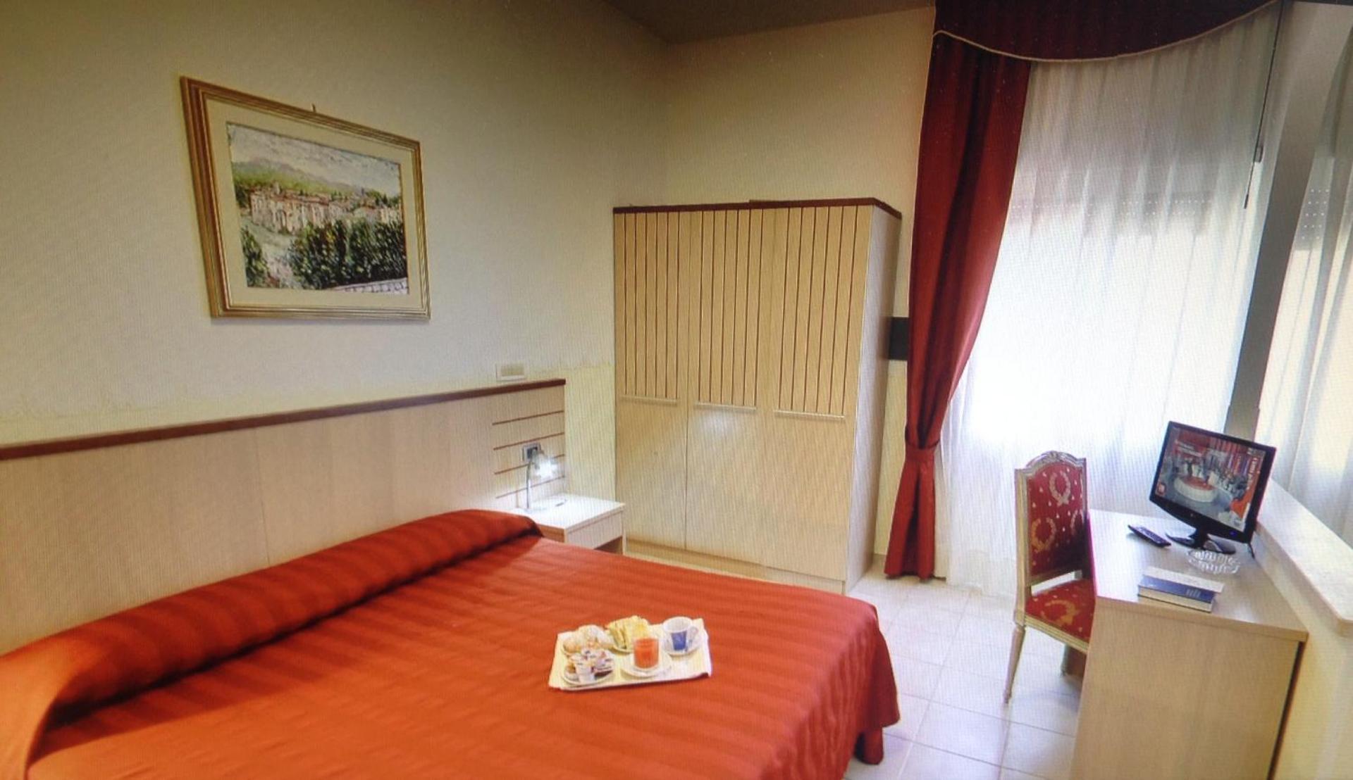 Hotel Serena - Photo 45