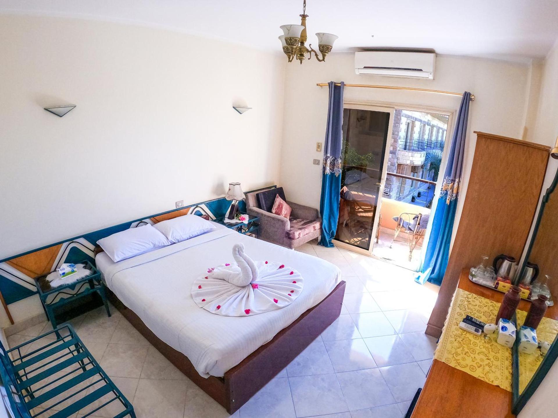 New Memnon Hotel - Photo 6