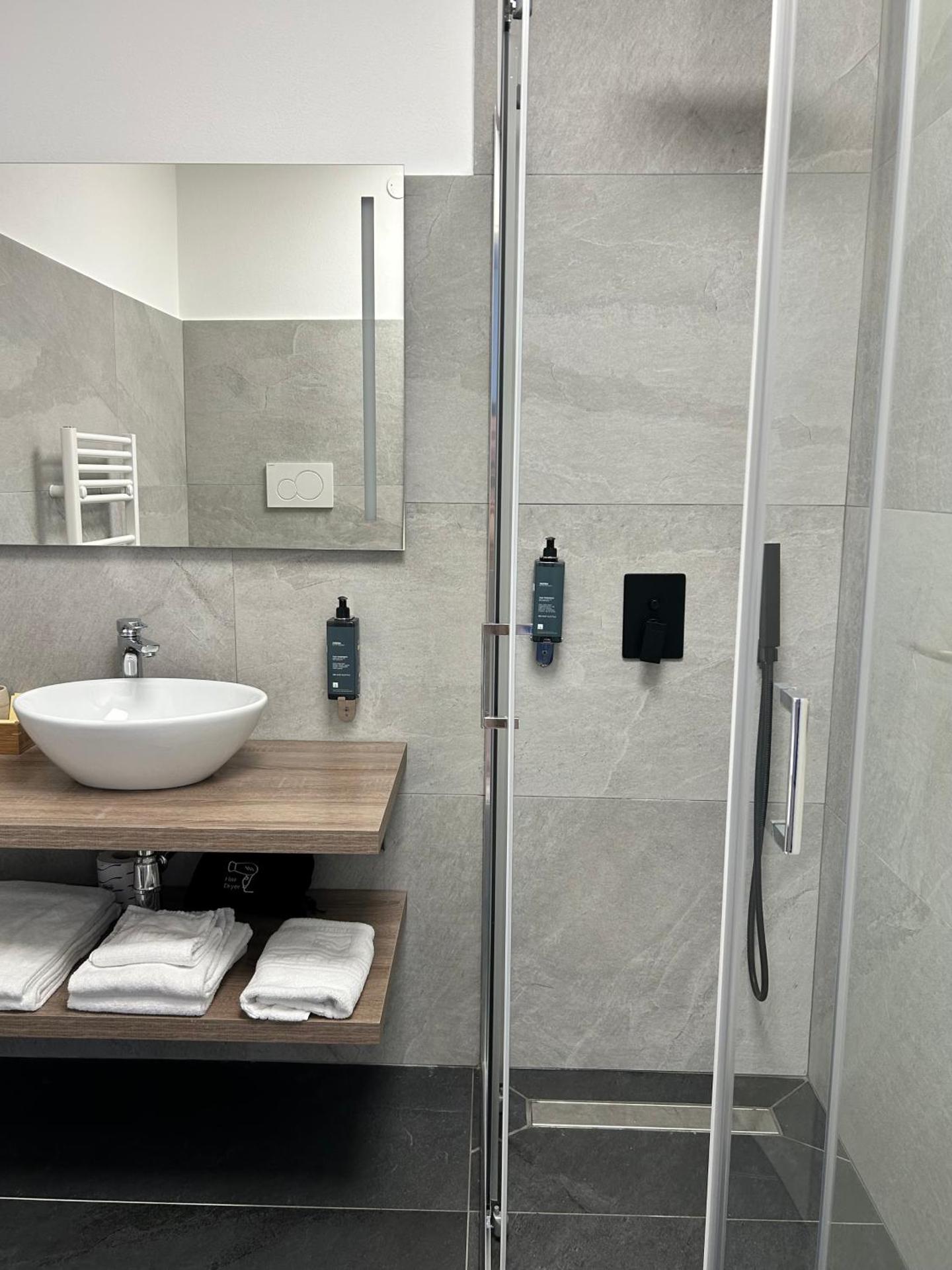 Hotel Paradiso Como - Photo 42