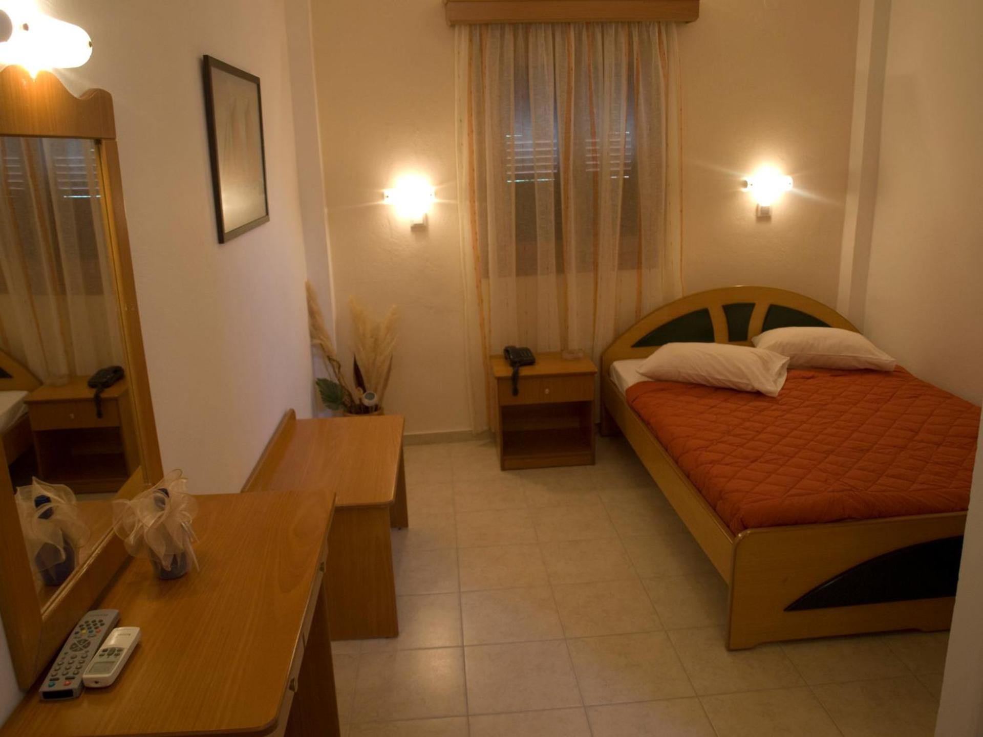 Galaxy Hotel - Photo 2
