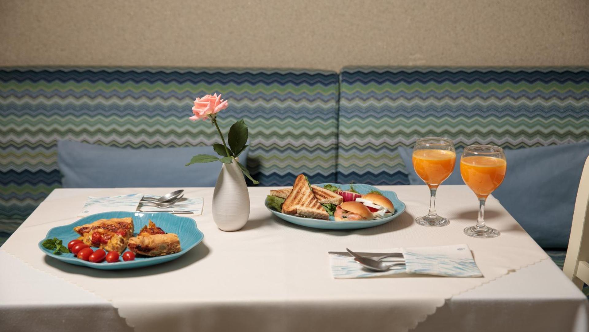 Iria Beach Art Hotel - Photo 12