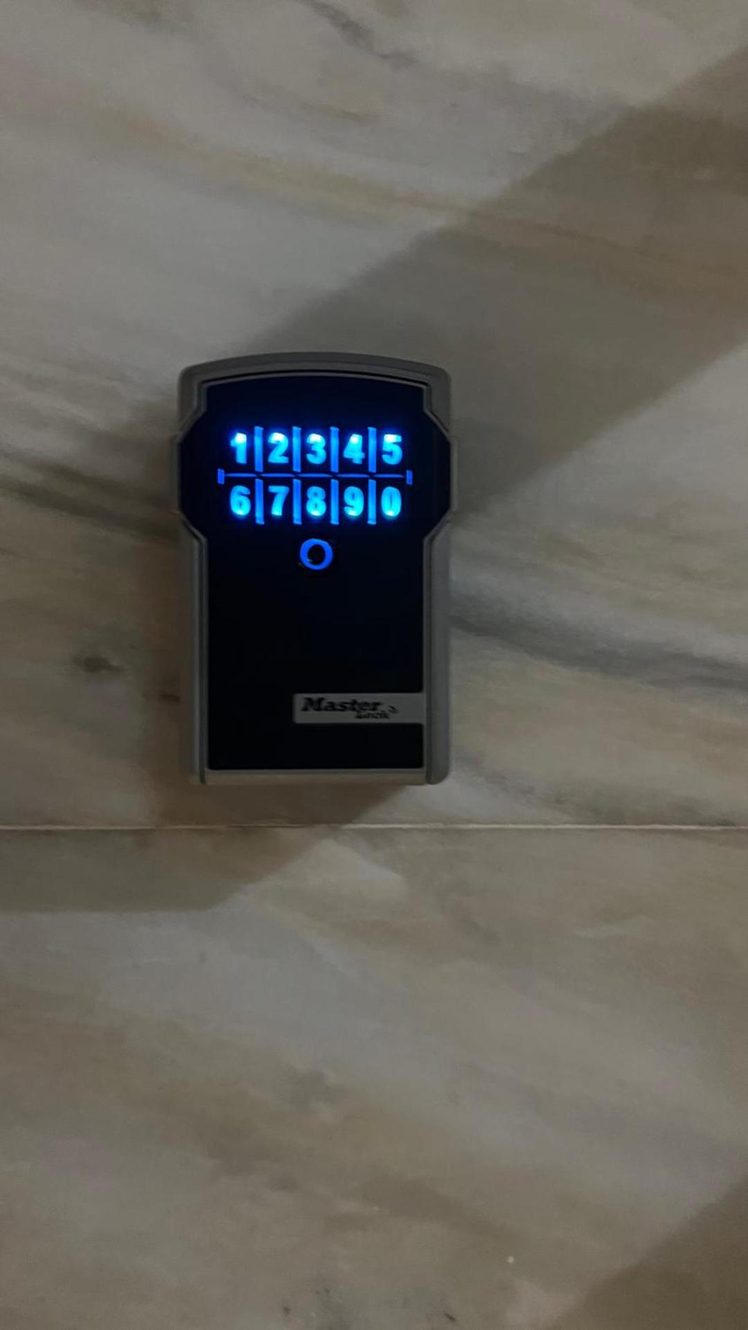 Four Seasons Apartment - Photo 22