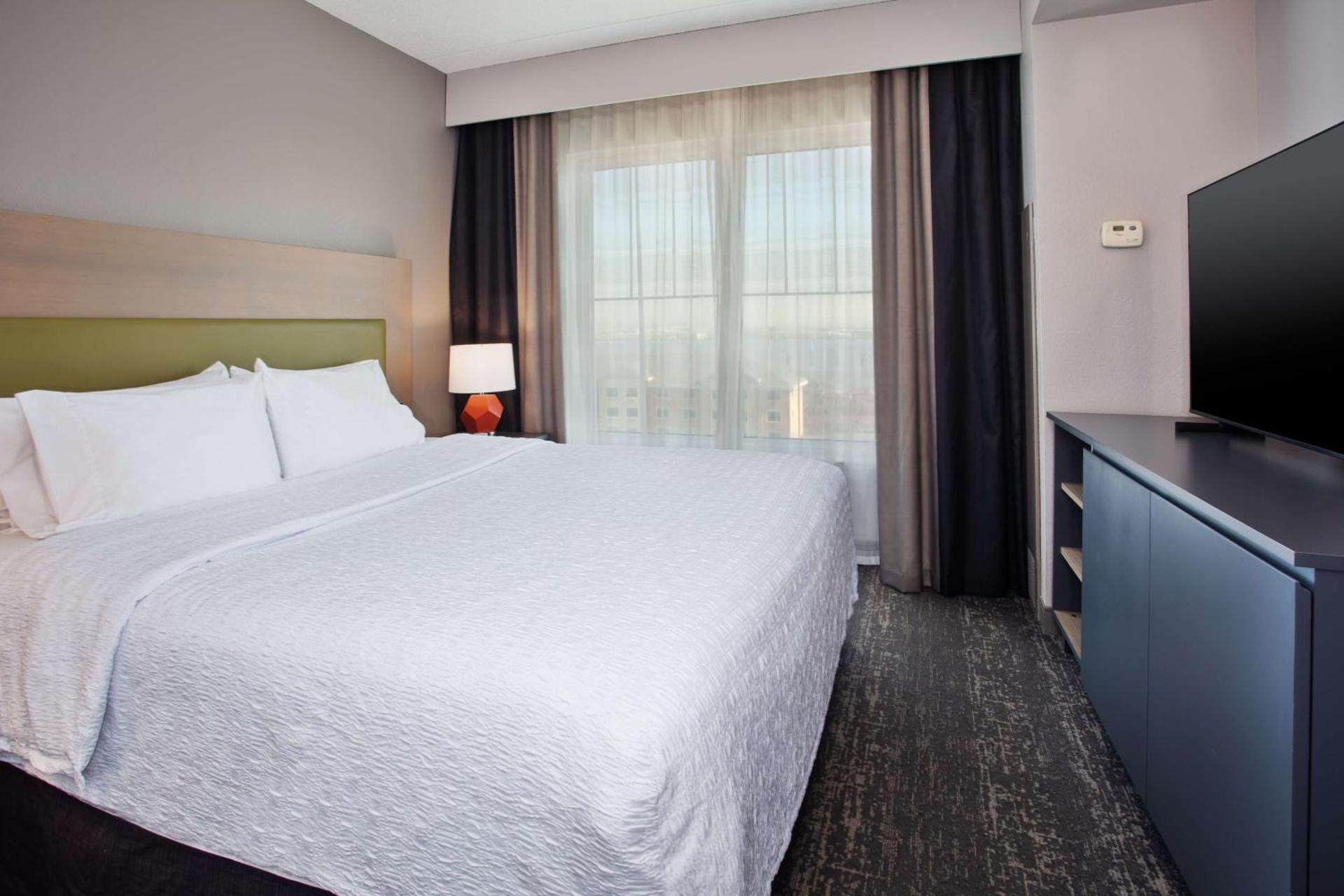 Hampton Inn & Suites By Hilton- Newark Airport Elizabeth - Photo 30