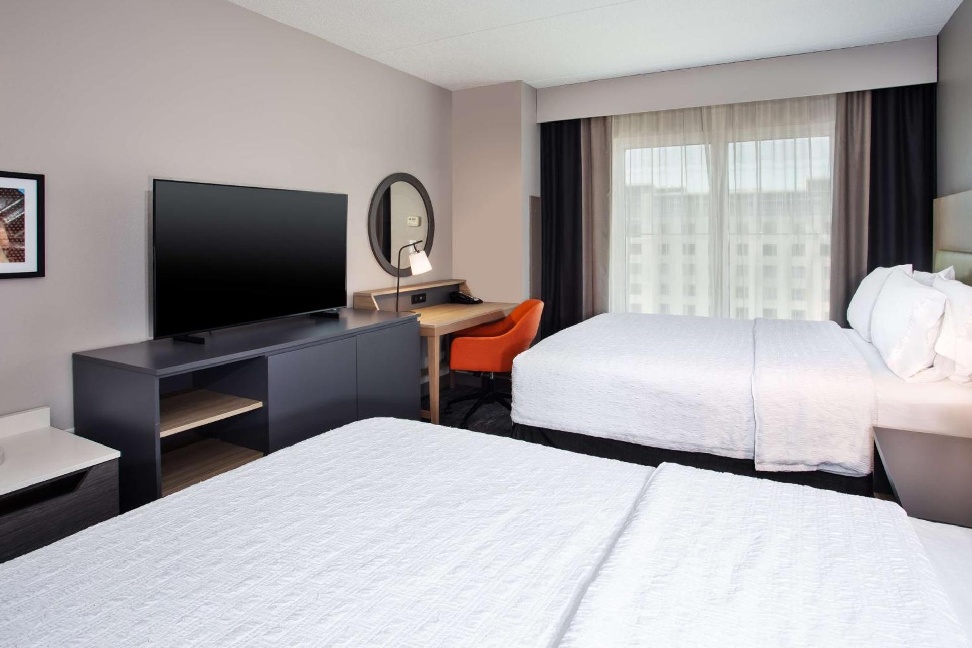 Hampton Inn & Suites By Hilton- Newark Airport Elizabeth - Photo 35