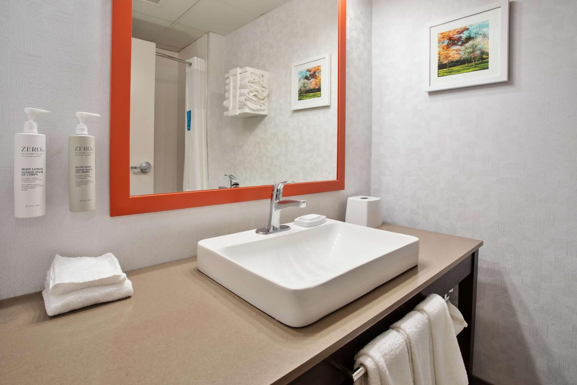 Hampton Inn & Suites By Hilton- Newark Airport Elizabeth - Photo 58