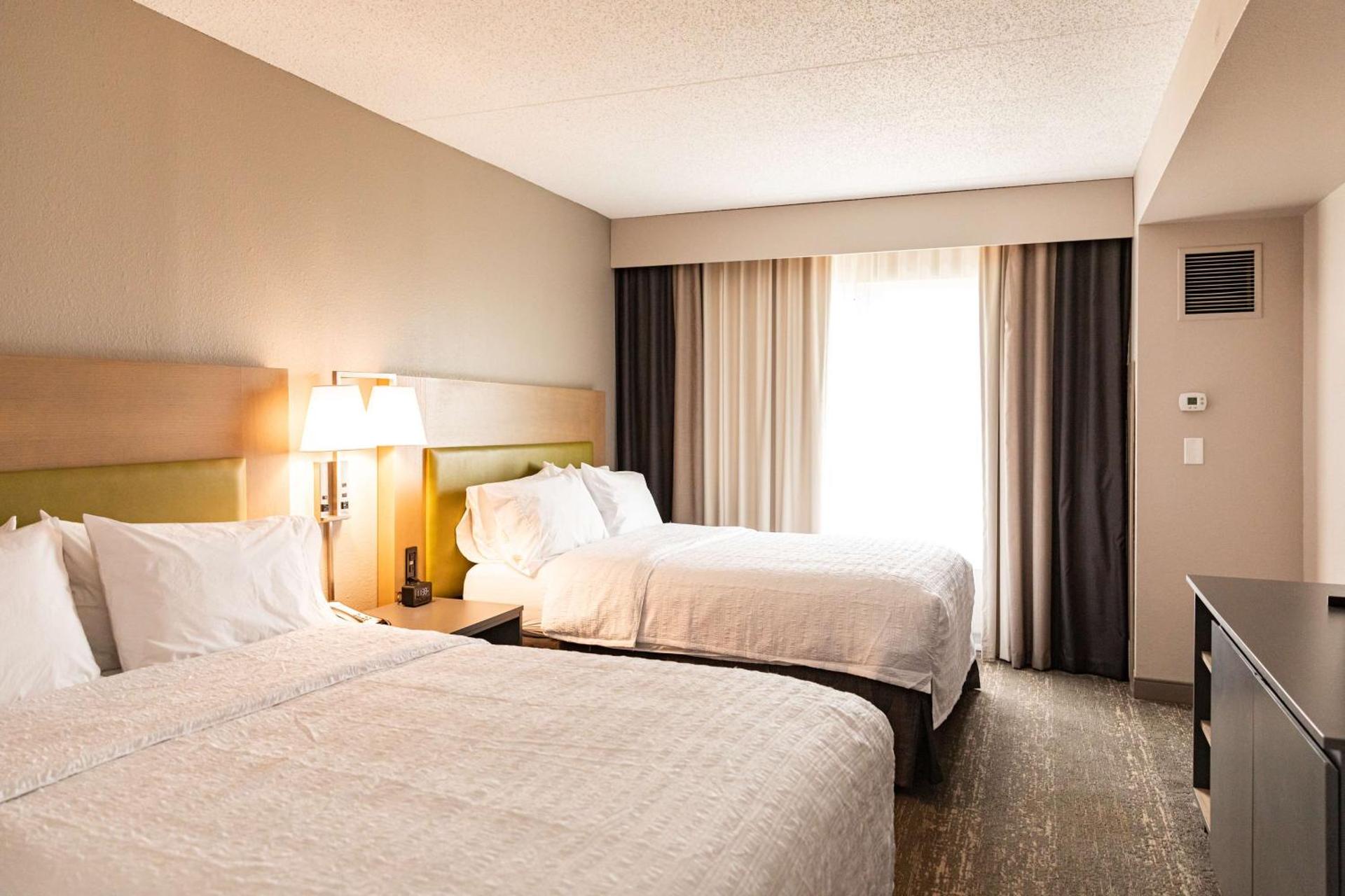 Hampton Inn & Suites By Hilton- Newark Airport Elizabeth - Photo 44