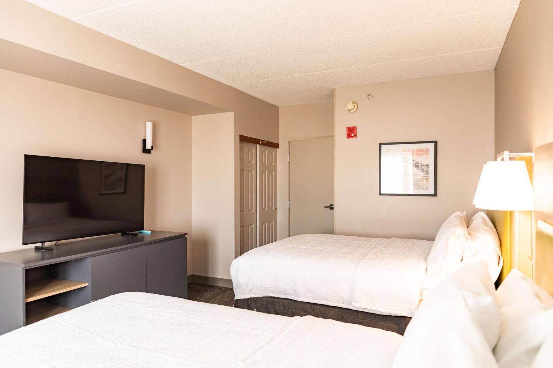 Hampton Inn & Suites By Hilton- Newark Airport Elizabeth - Photo 56