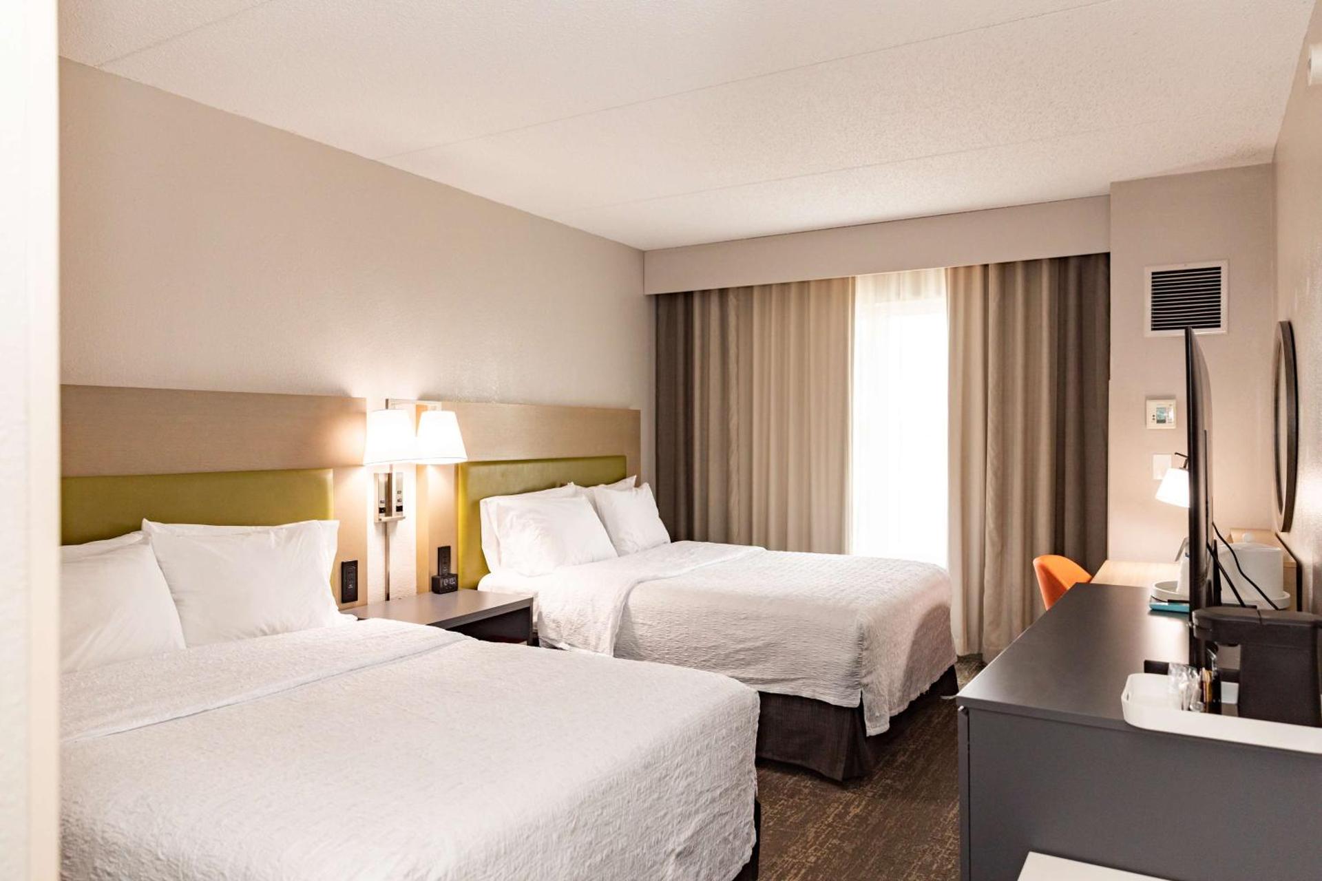 Hampton Inn & Suites By Hilton- Newark Airport Elizabeth - Photo 46