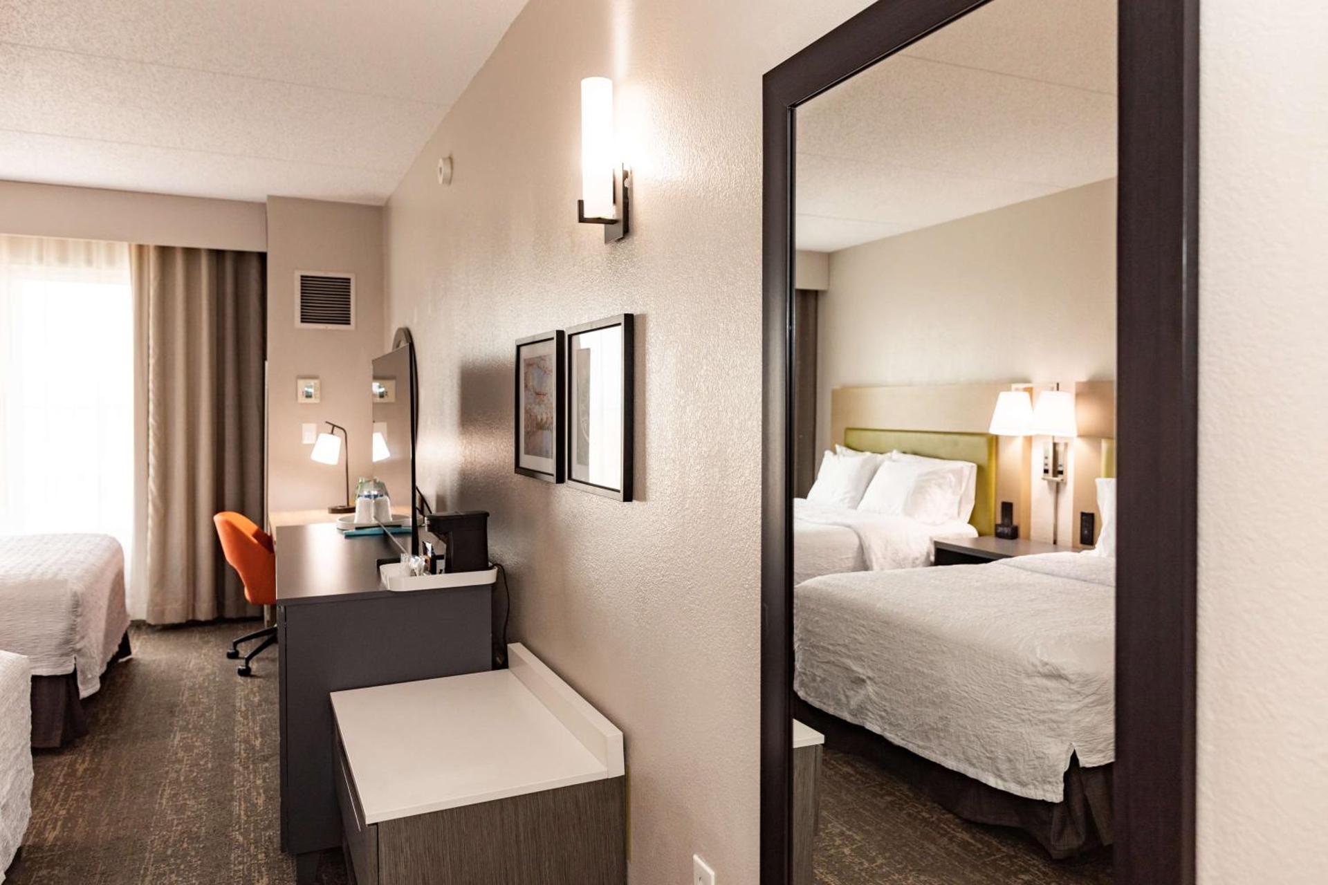 Hampton Inn & Suites By Hilton- Newark Airport Elizabeth - Photo 49