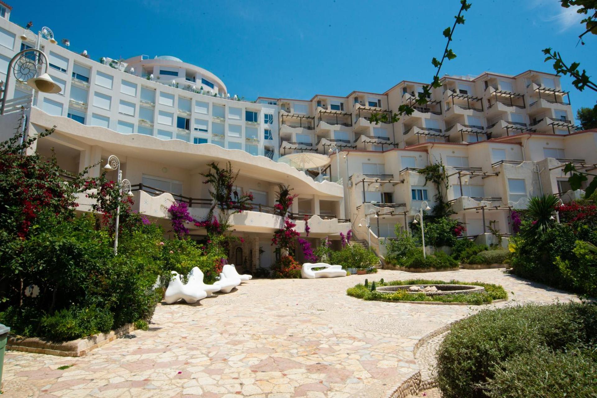 Bougainville Bay Apartments - Photo 166