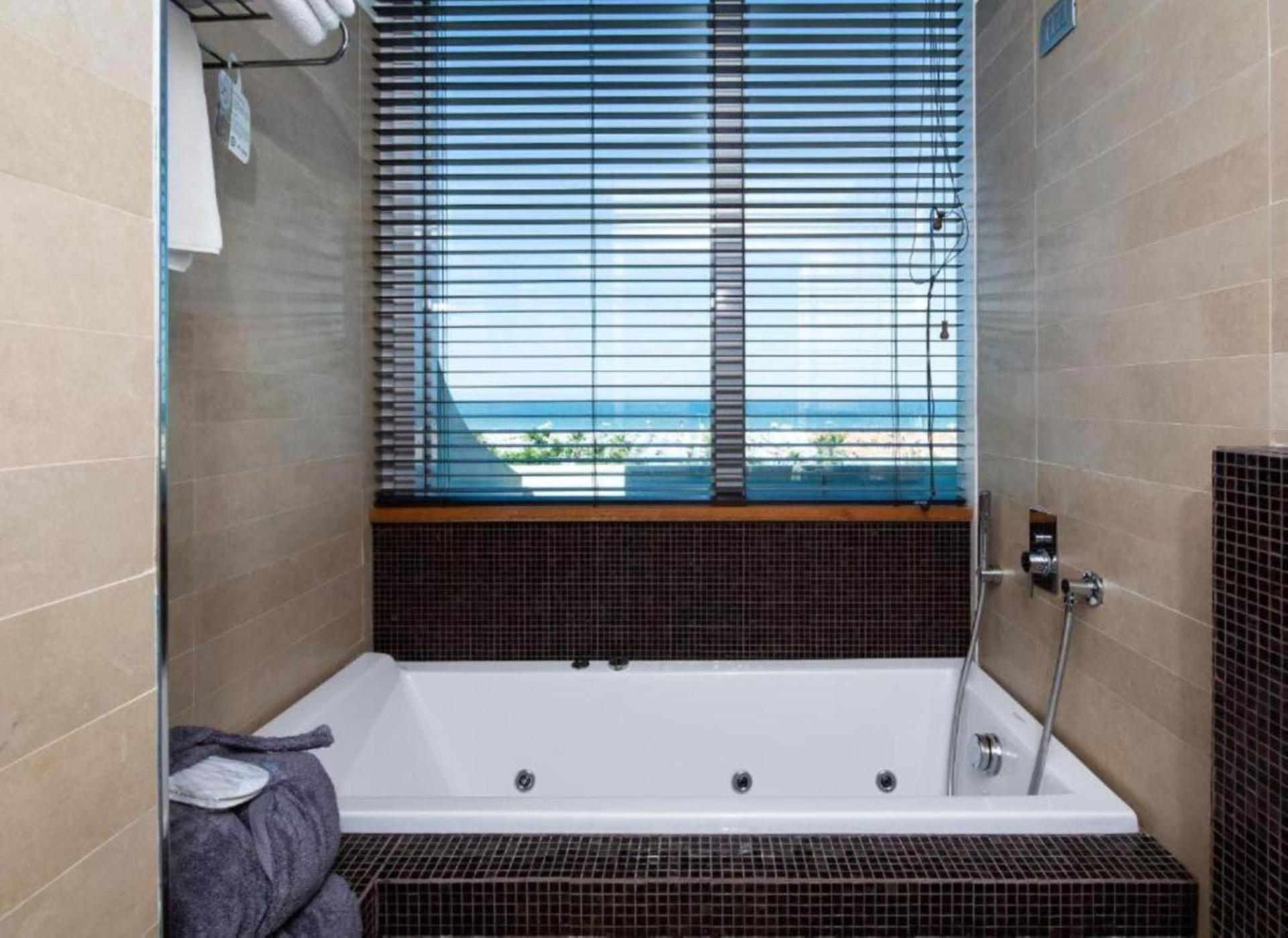 Best Western Maison B Hotel - Photo 44