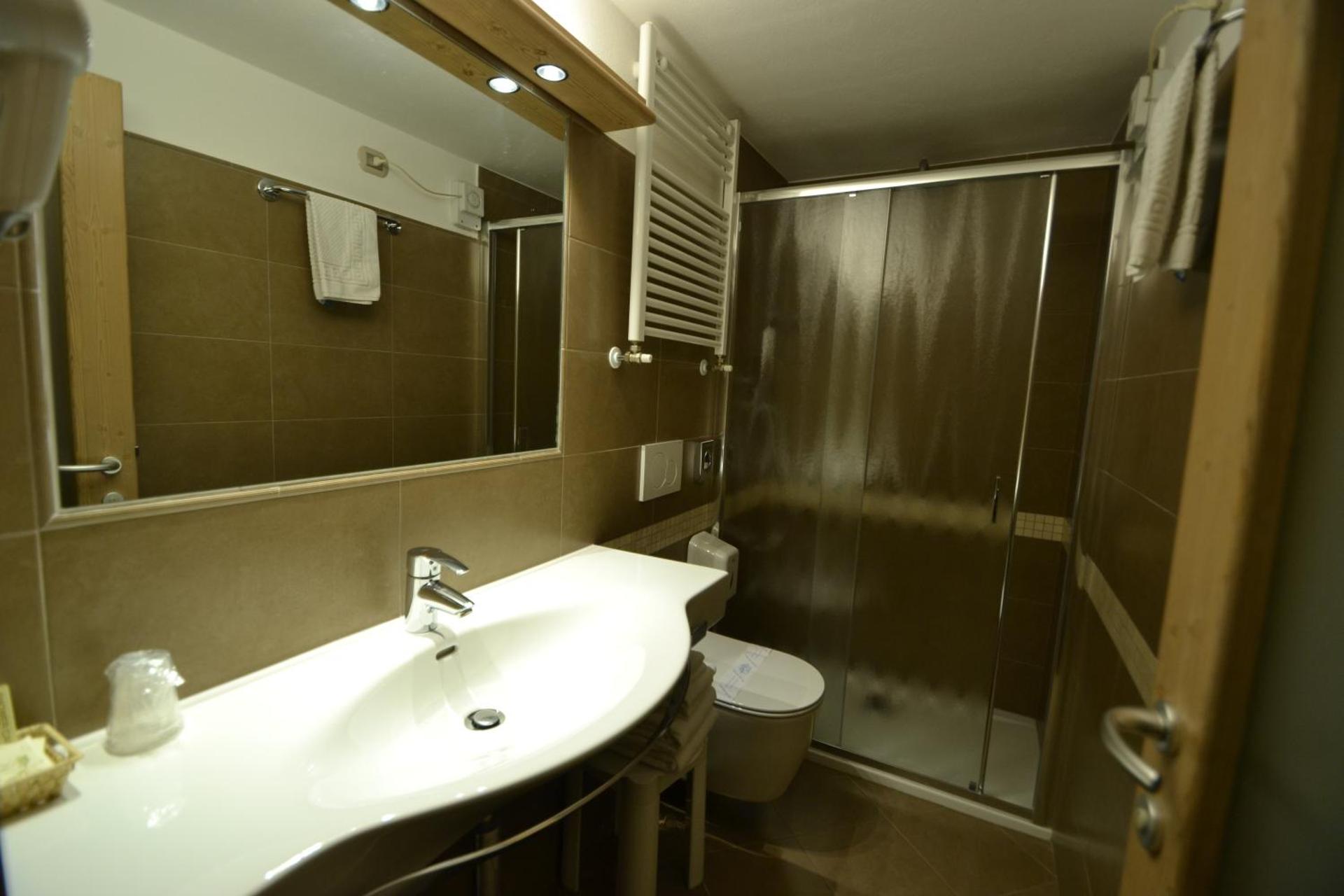 Hotel Piccolo Tibet - Photo 79