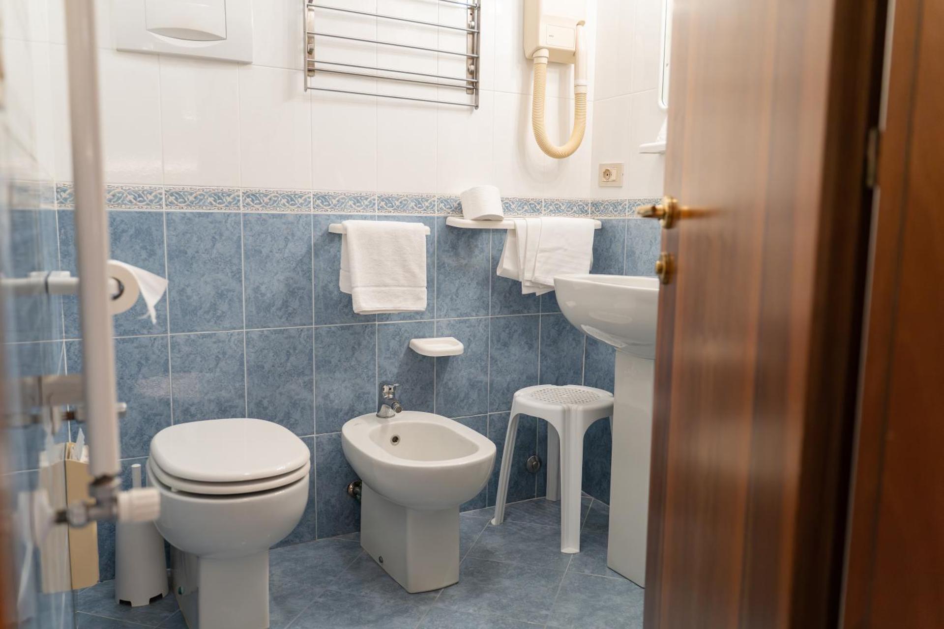 Hotel Tivoli - Photo 53