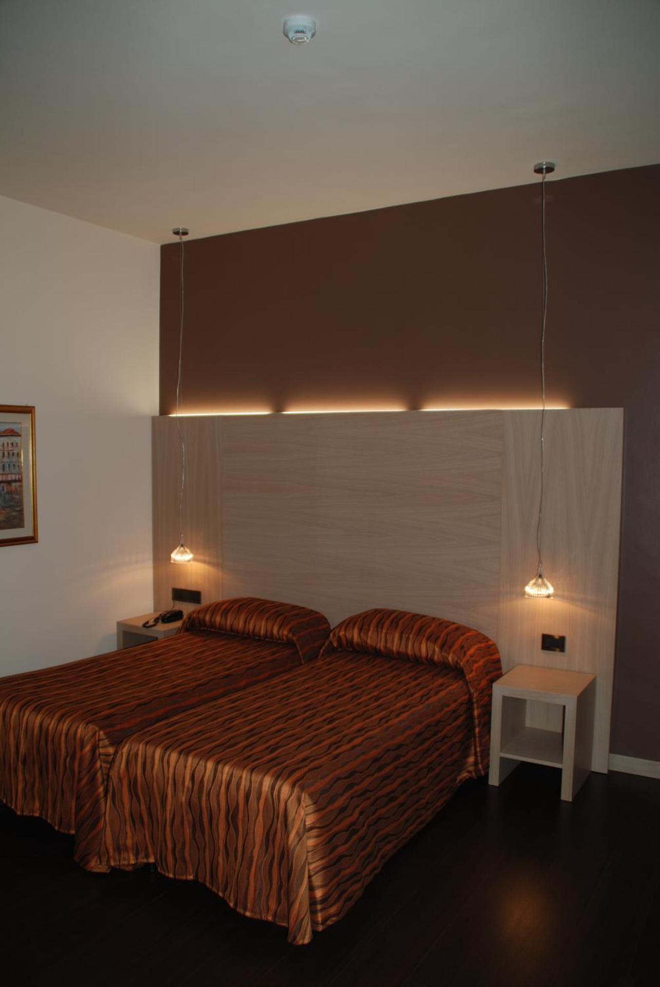 Hotel Paris - Photo 29