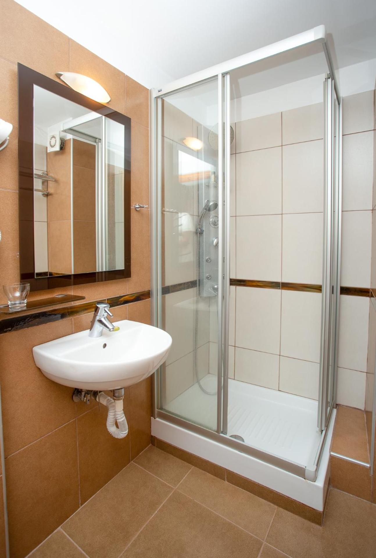 Hotel Adonis - Photo 18