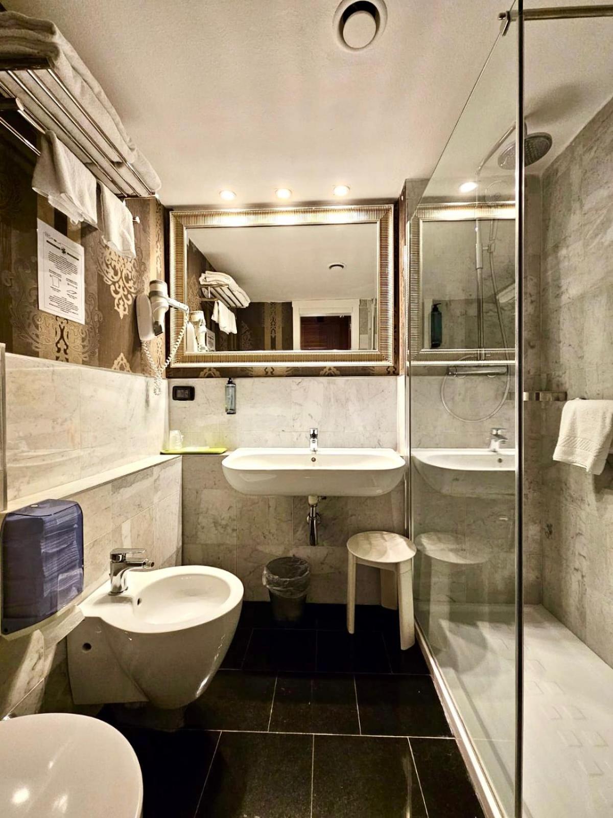 Canova Hotel - Photo 5