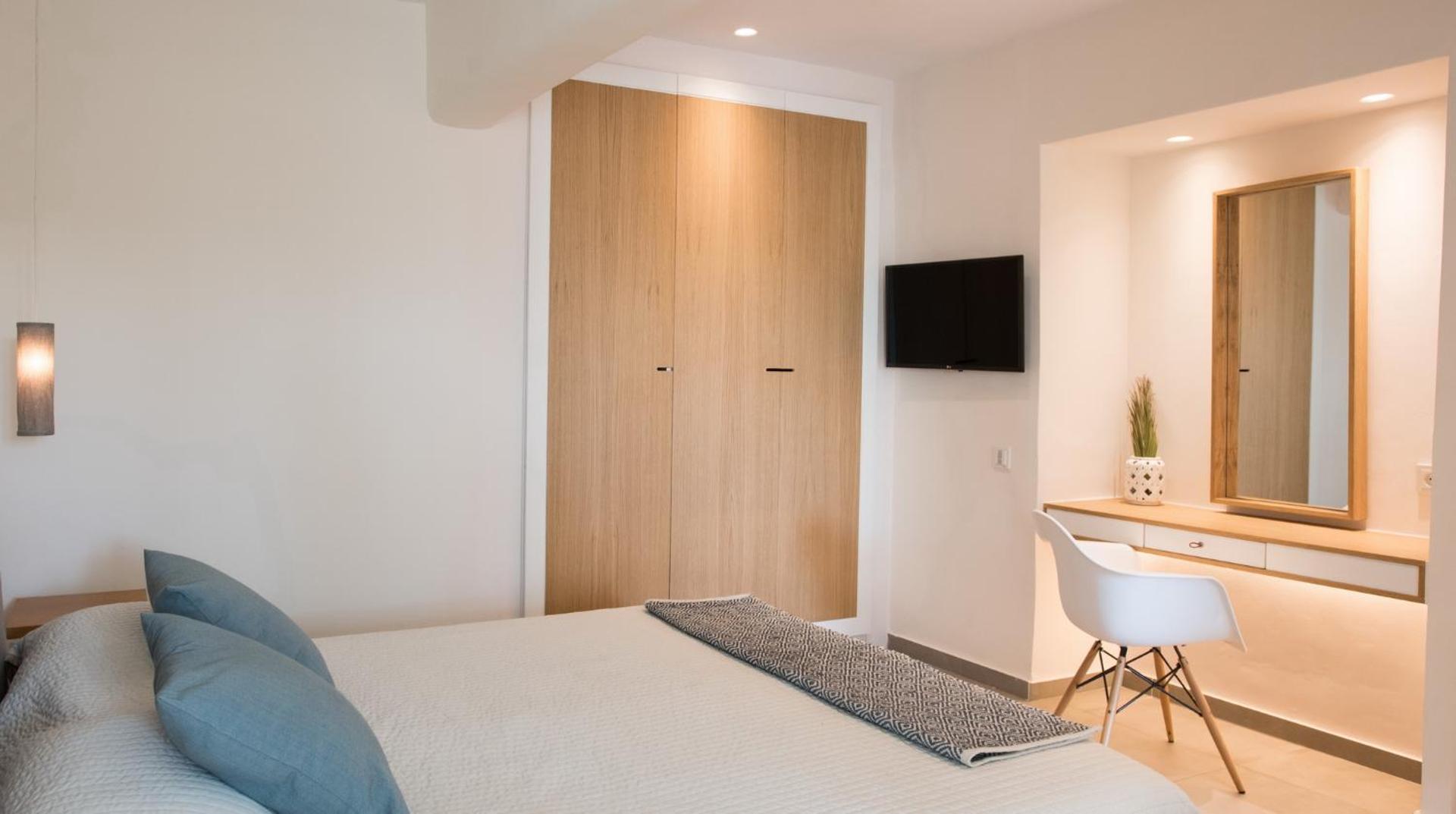 Andronikos Hotel - Photo 34