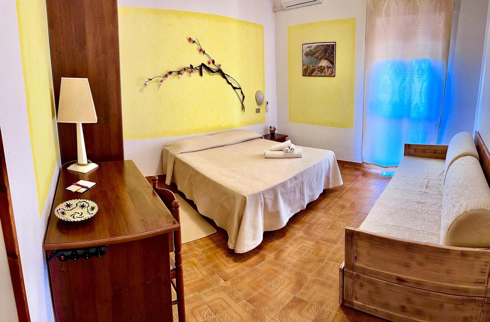 Hotel Mediterraneo - Photo 20