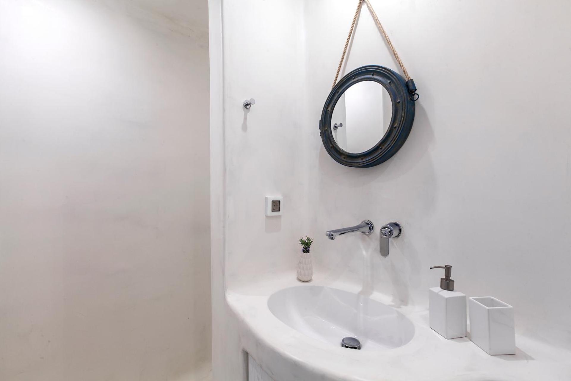 Breathtaking 6 Bed in Platis Gialos - Photo 4