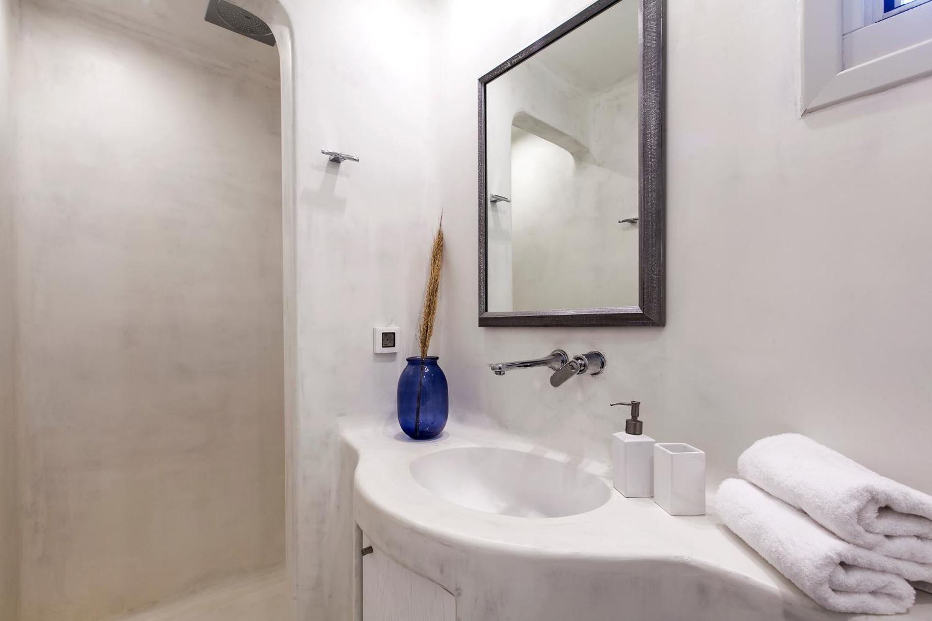 Breathtaking 6 Bed in Platis Gialos - Photo 11