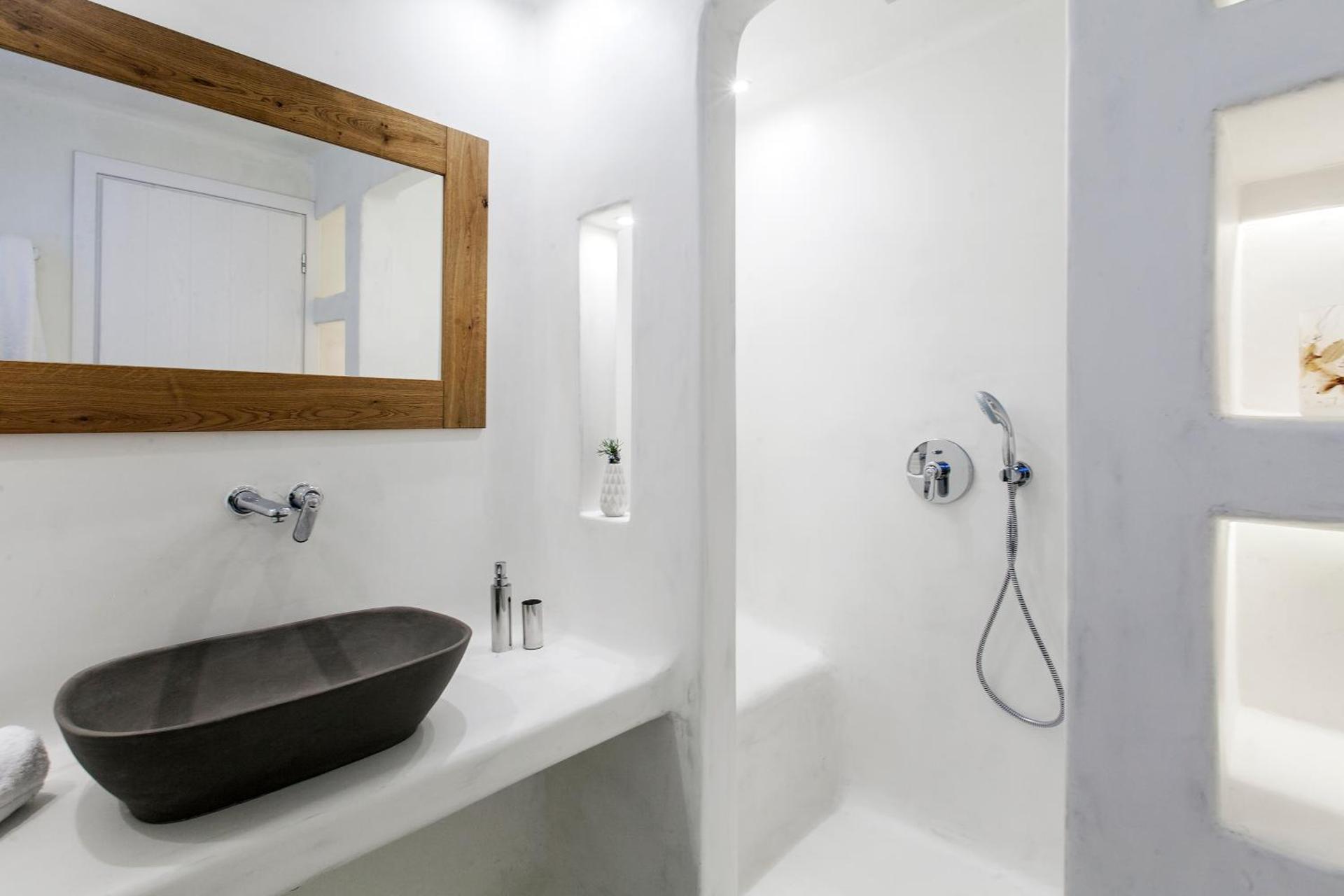 Breathtaking 6 Bed in Platis Gialos - Photo 2