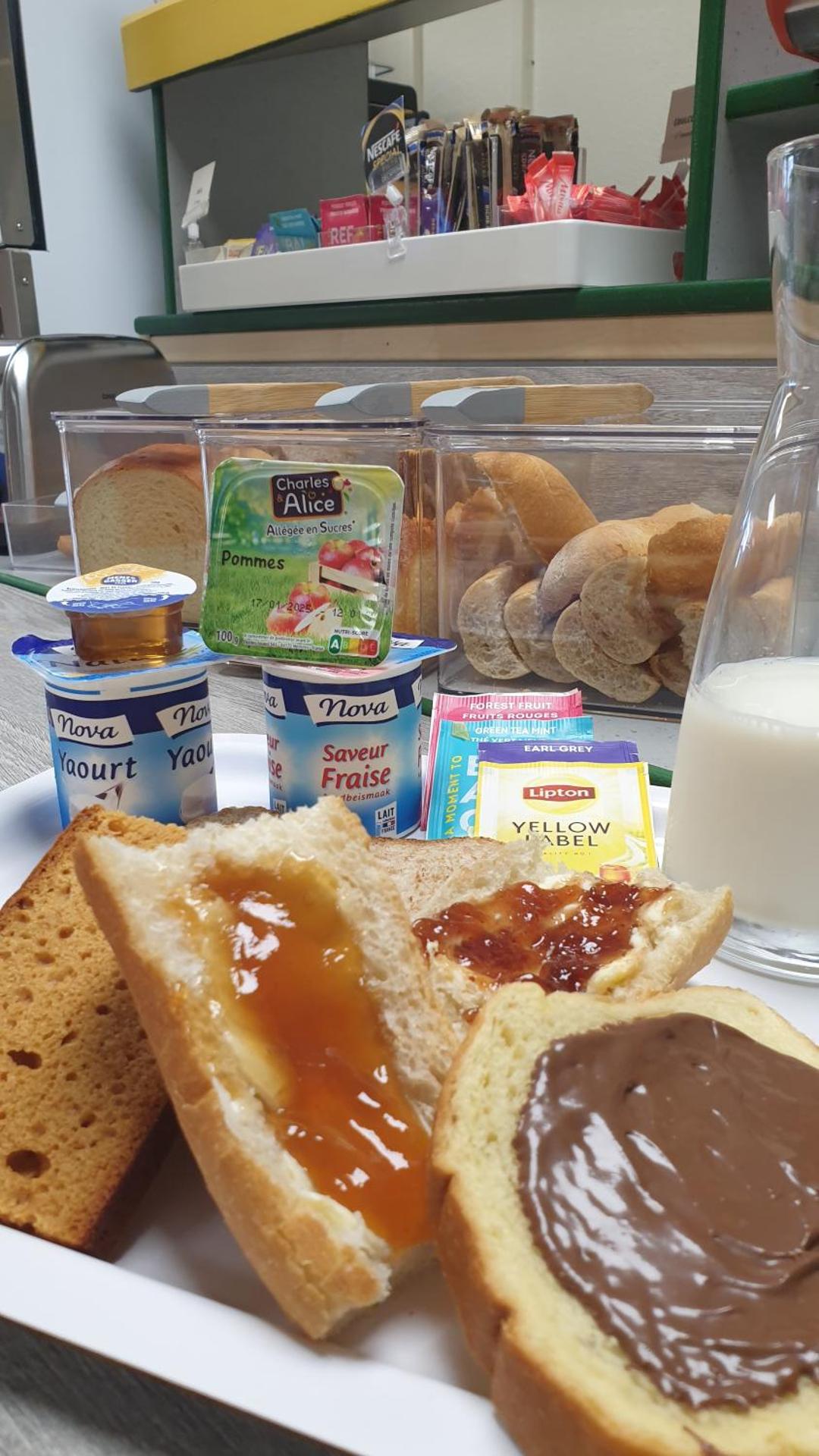 Premiere Classe Brive La Gaillarde Ouest - Photo 19