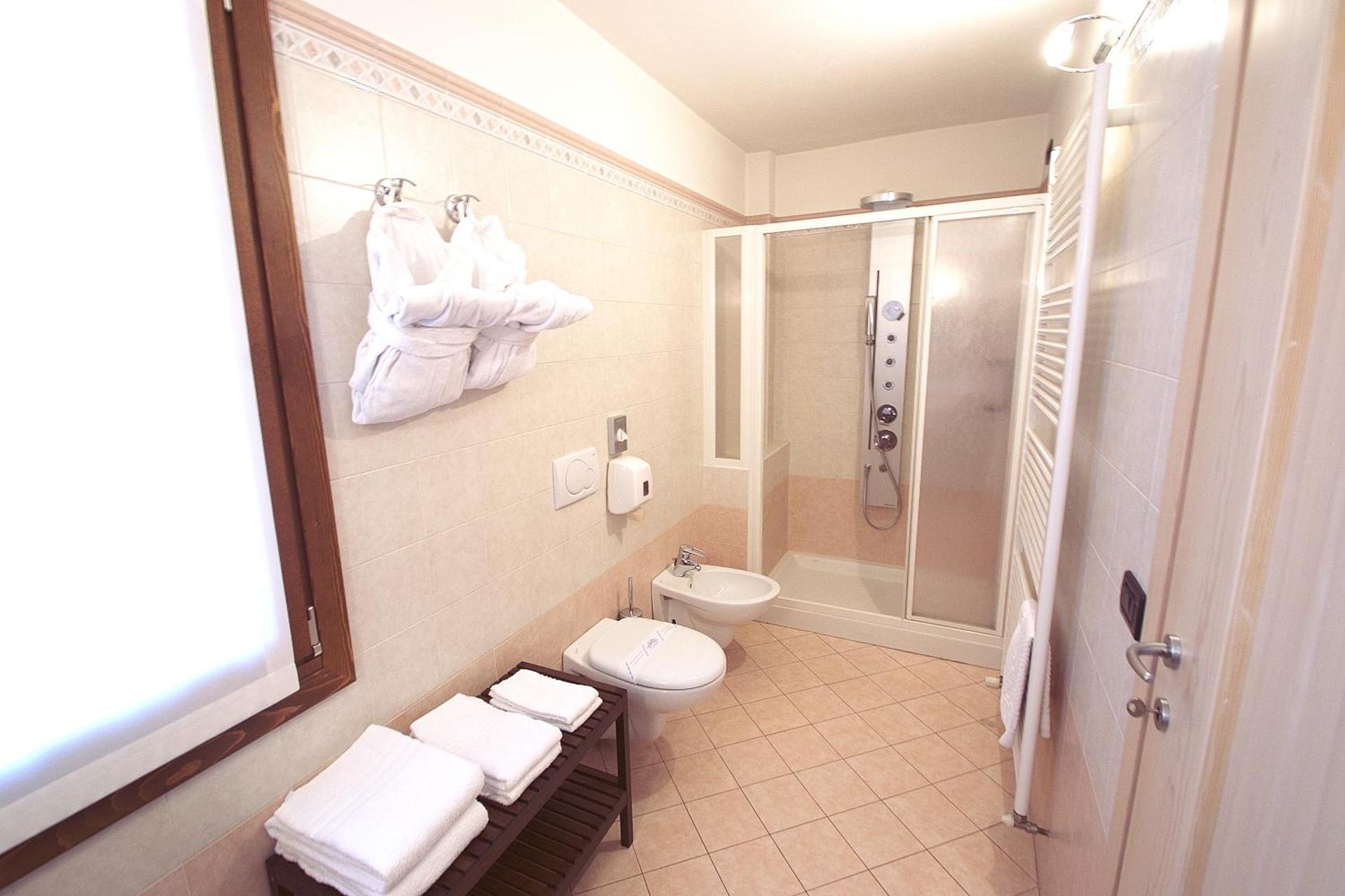 Hotel Piccolo Tibet - Photo 11