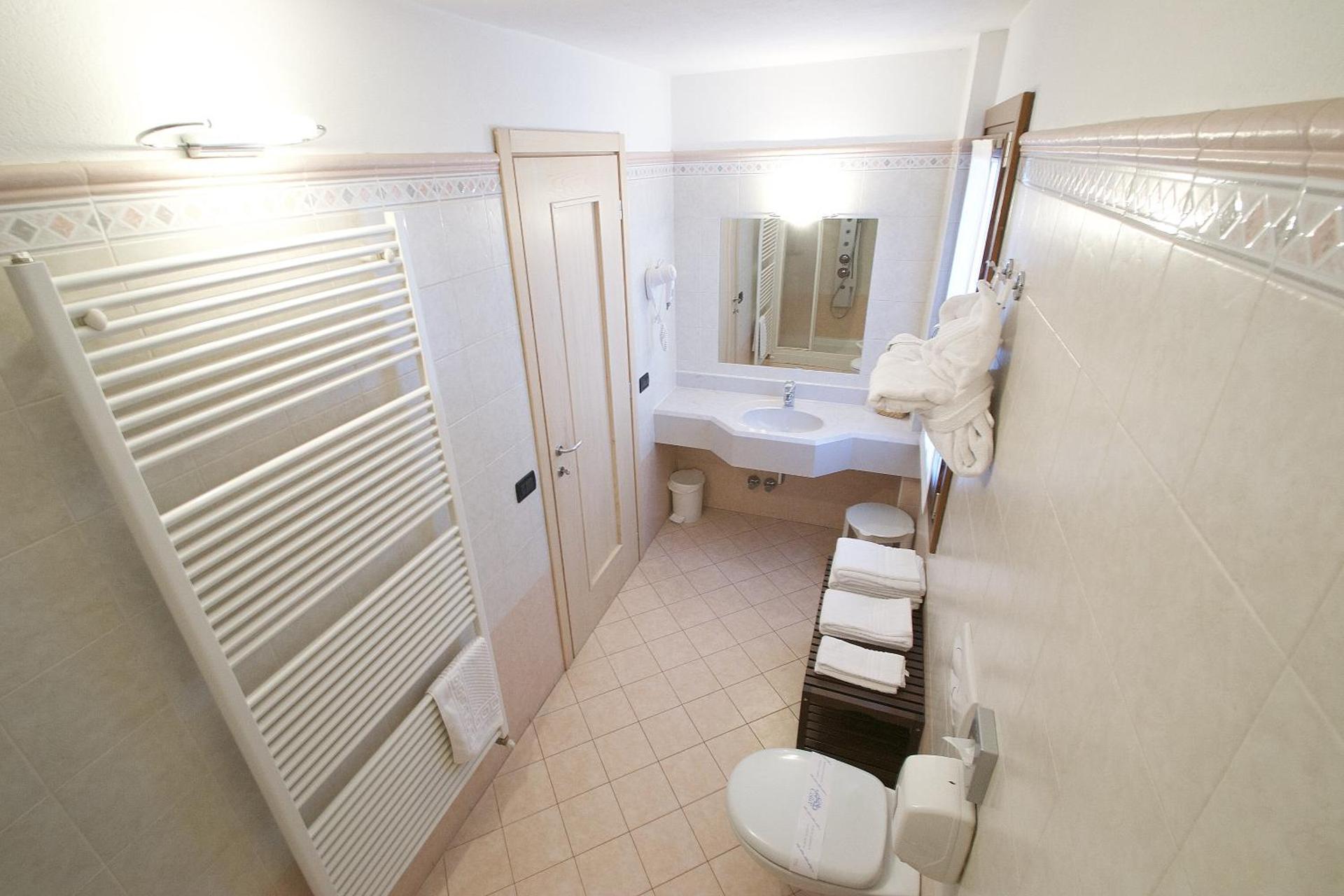 Hotel Piccolo Tibet - Photo 15