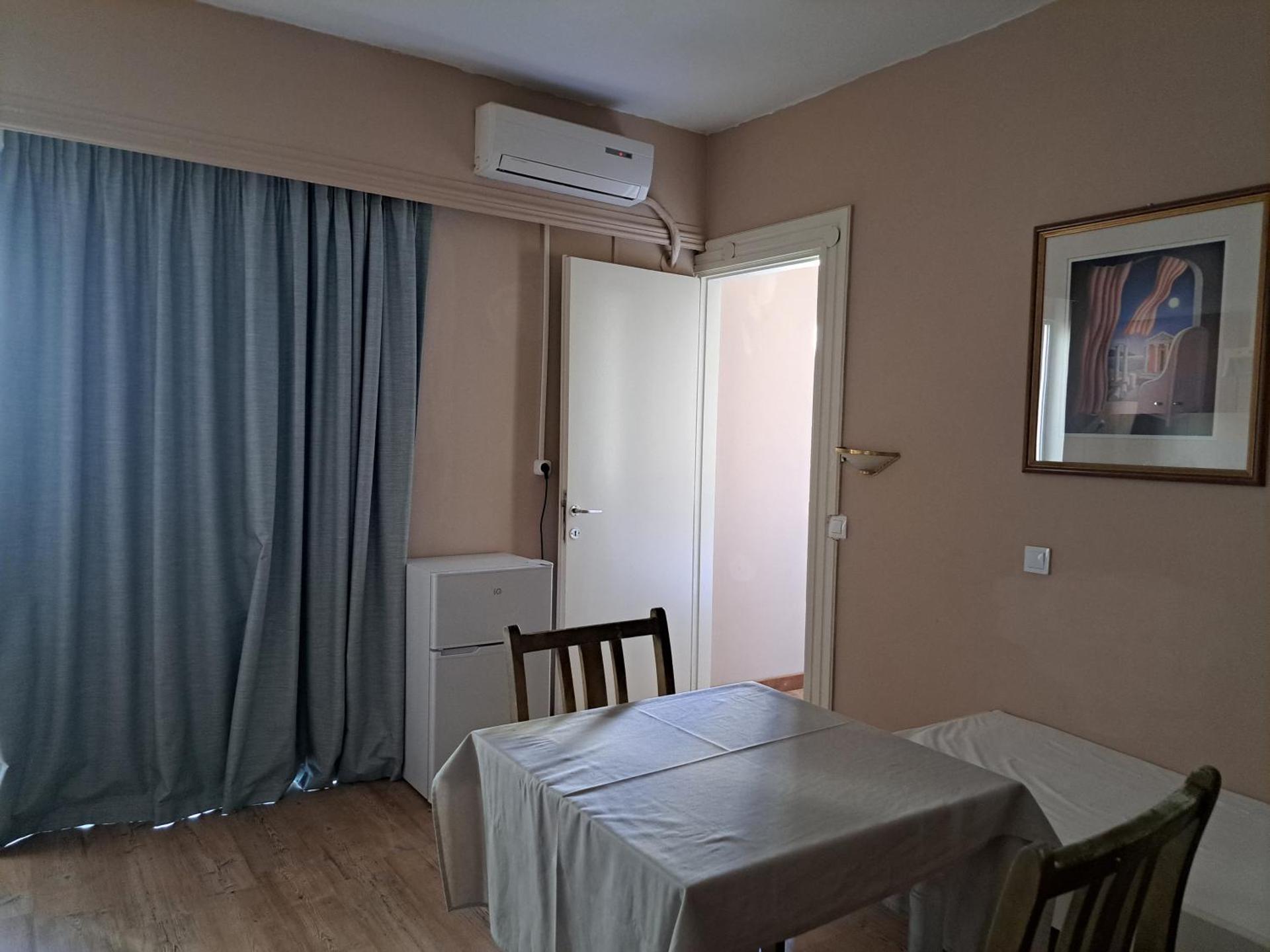 Bristol Apartments - Photo 6