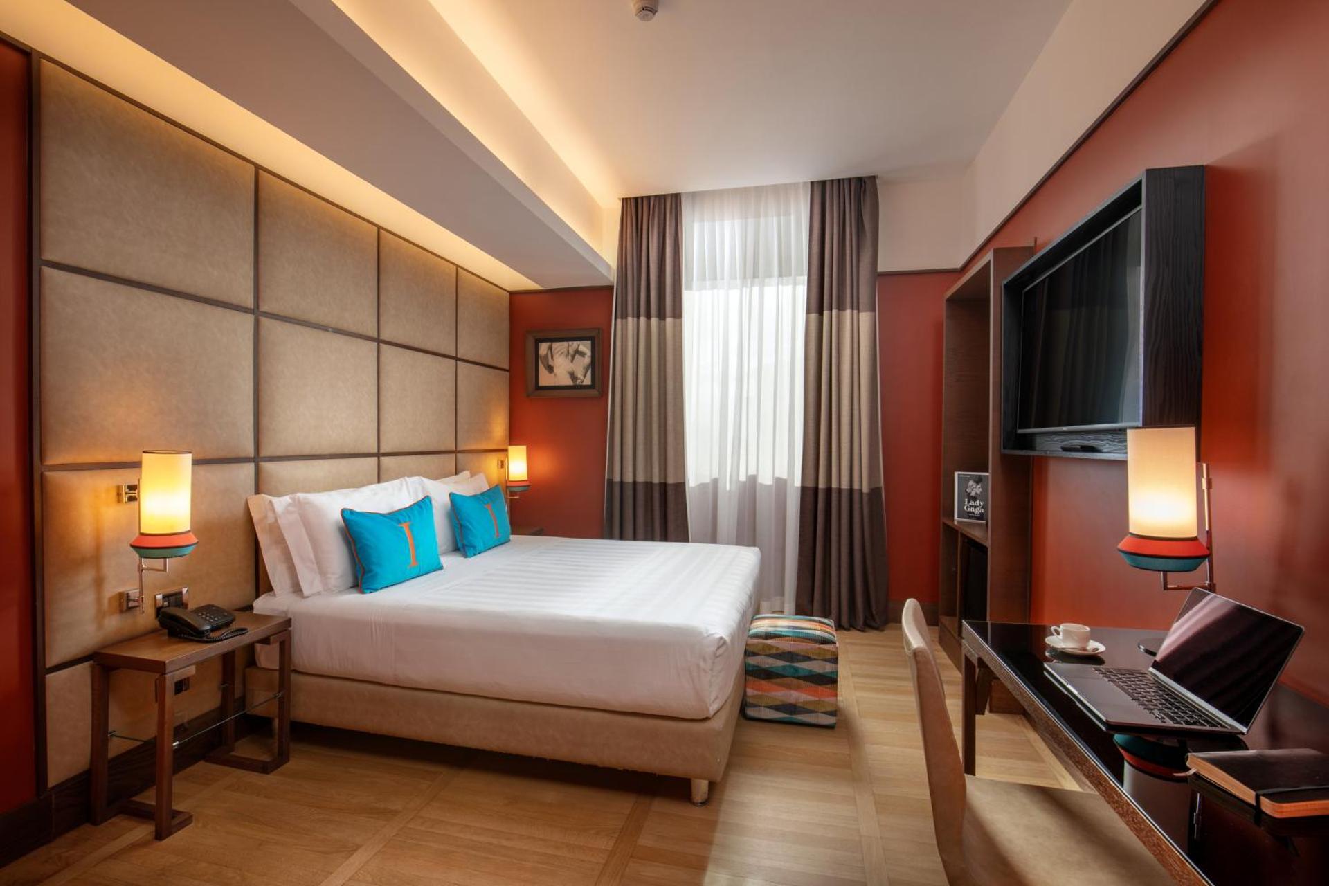 The Independent Hotel - Photo 5